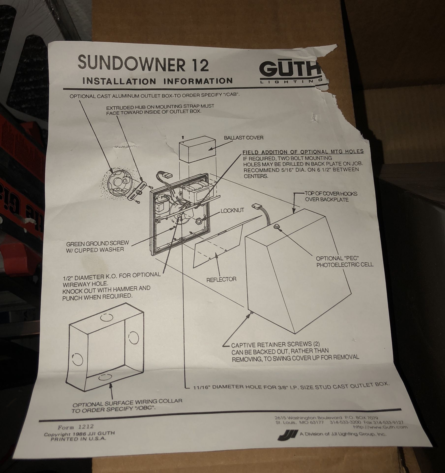 GUTH SUNDOWNER 12 COMMERCIAL FLOOD LIGHT BRAND NEW IN BOX $750 LIGHT - Image 2 of 3