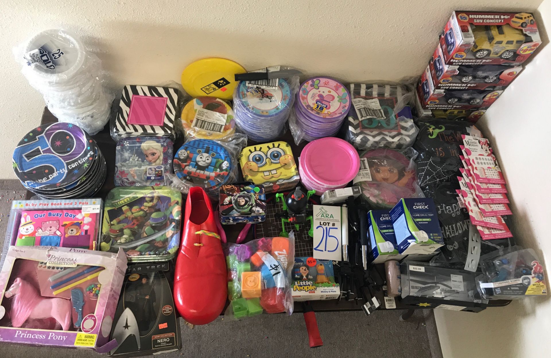 LOT OF CHILDRENS TOYS, PARTY PLATES AND OTHER KIDS ITEMS