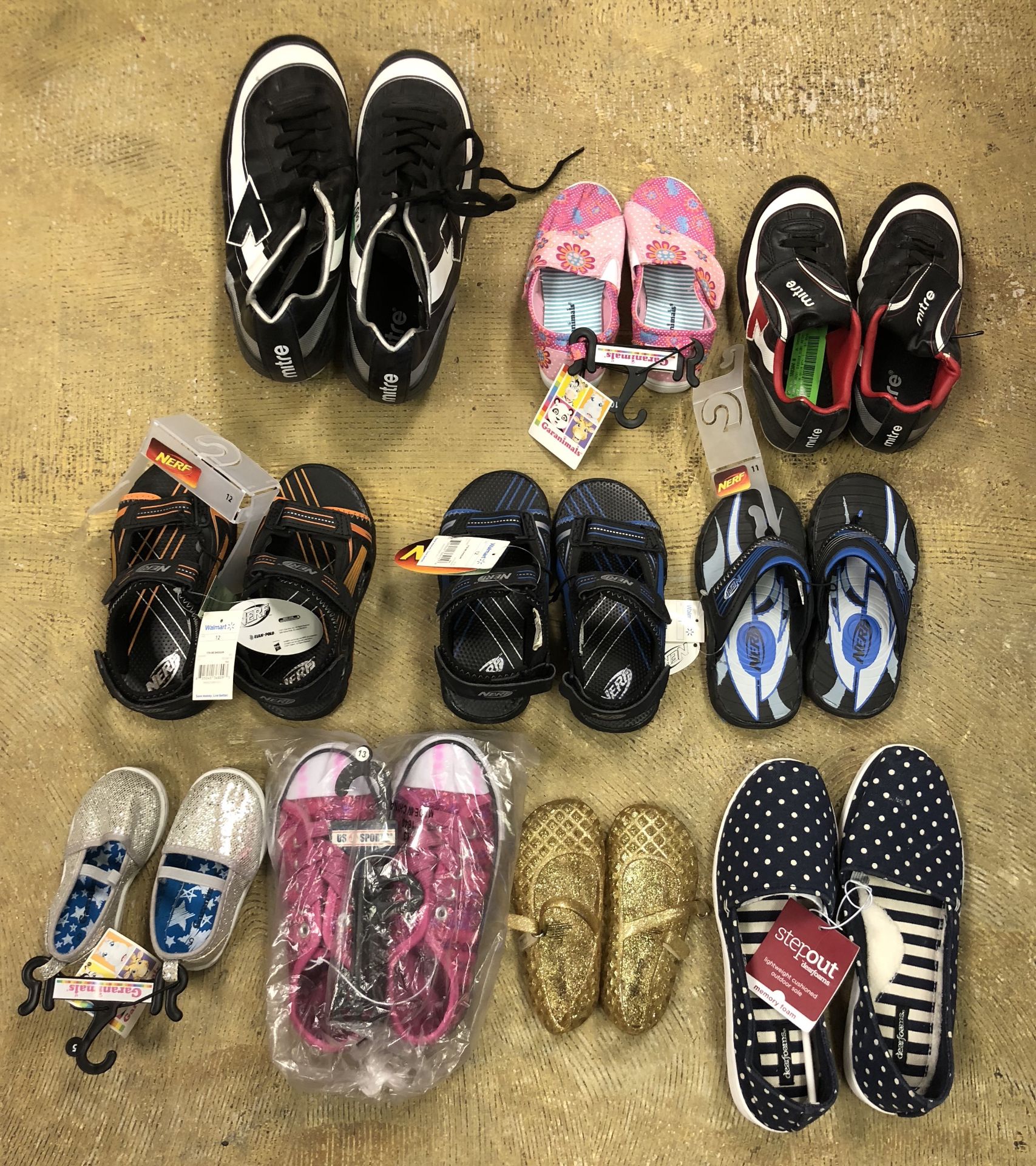 10 PAIRS CHILDRENS SHOES/SANDALS