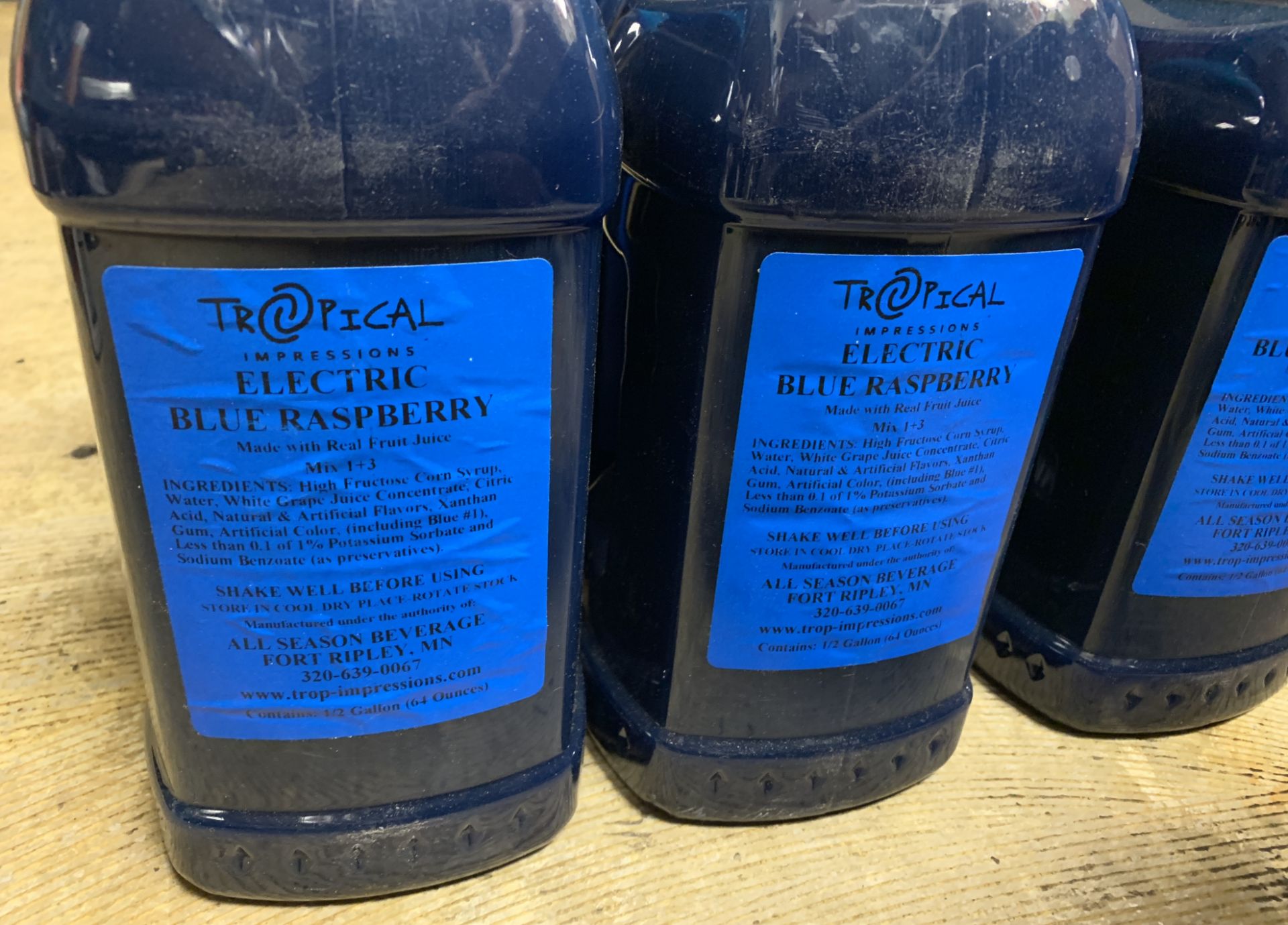 6 BOTTLES X 1/2 GALLON ELECTRIC BLUE RASBERRY TROPICAL IMPRESSIONS MIX - Image 3 of 4