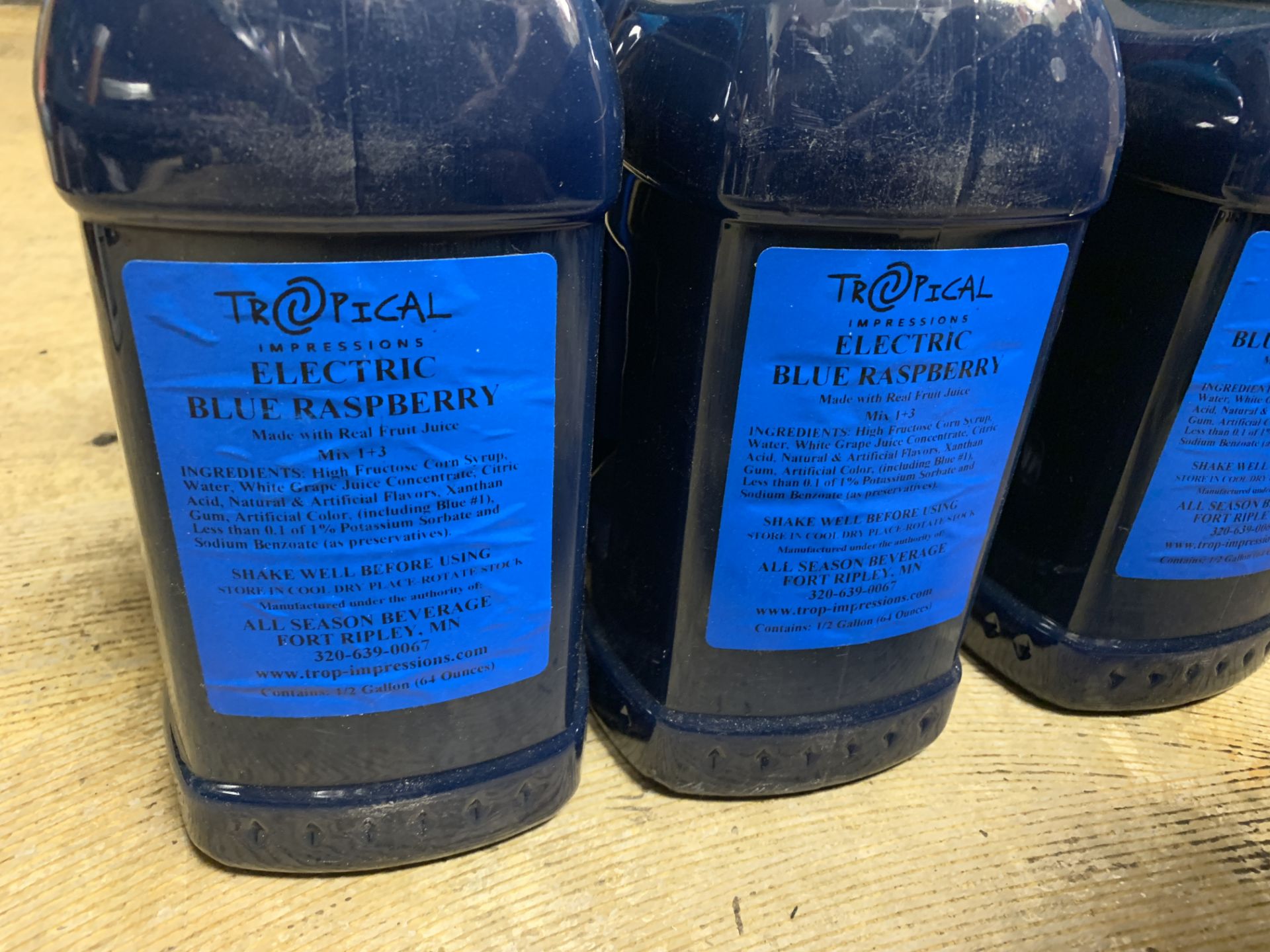 6 BOTTLES X 1/2 GALLON ELECTRIC BLUE RASBERRY TROPICAL IMPRESSIONS MIX - Image 2 of 4