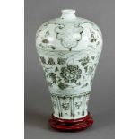 Meiping porcelain vase, round cylindrical shape with small neck and blue painted flowers and