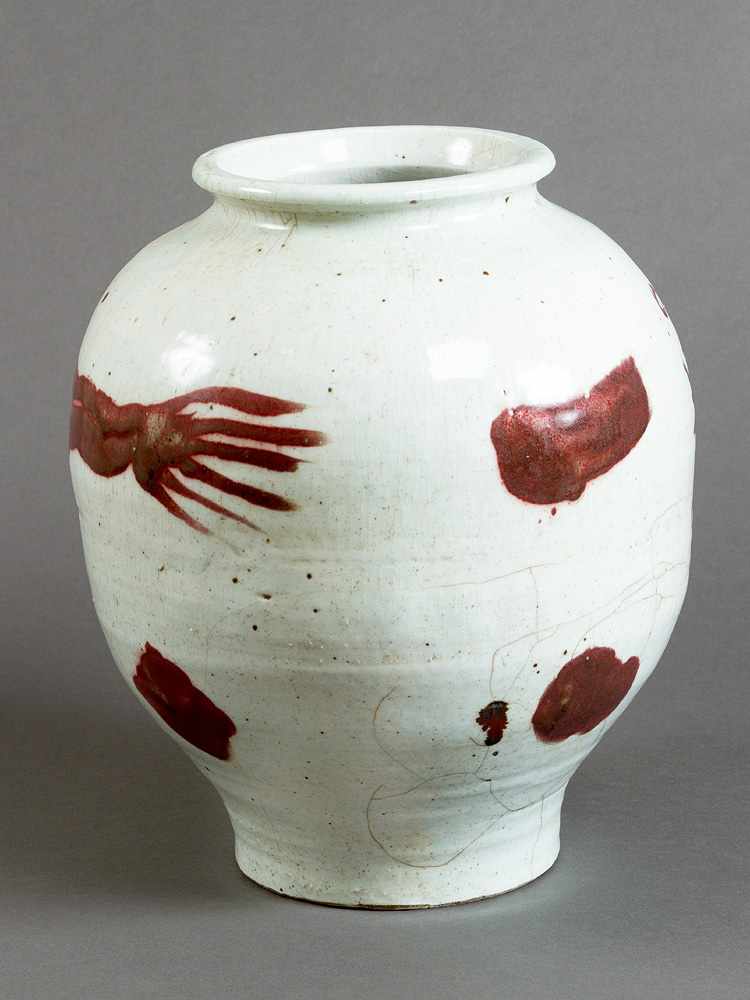 Chinese porcelain pot, white painted with red dragon ornament, short neck and wide border; glazed; - Image 2 of 3