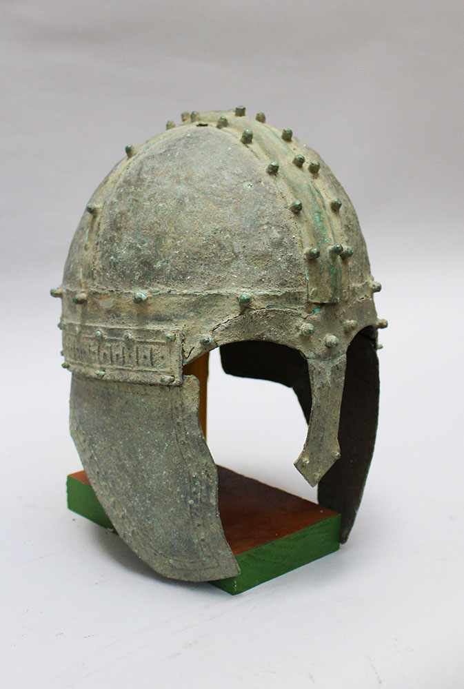 Bronze Helmet in anciet style, possible eastern mediterranian with nose and ear protection, on the - Image 2 of 3