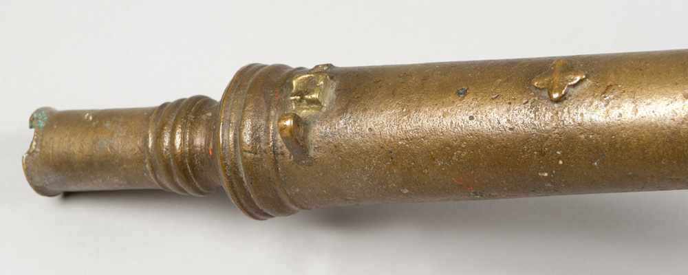 Asian Ship canon, bronze cast with moveable fixation stick, visor, gunn powder hole and extended - Image 3 of 3
