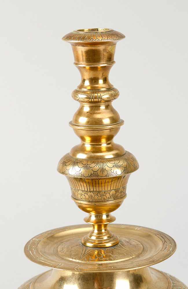 Flemish candlestick, round shape with bride foot base and thin and thickened central coloumn one - Image 2 of 3