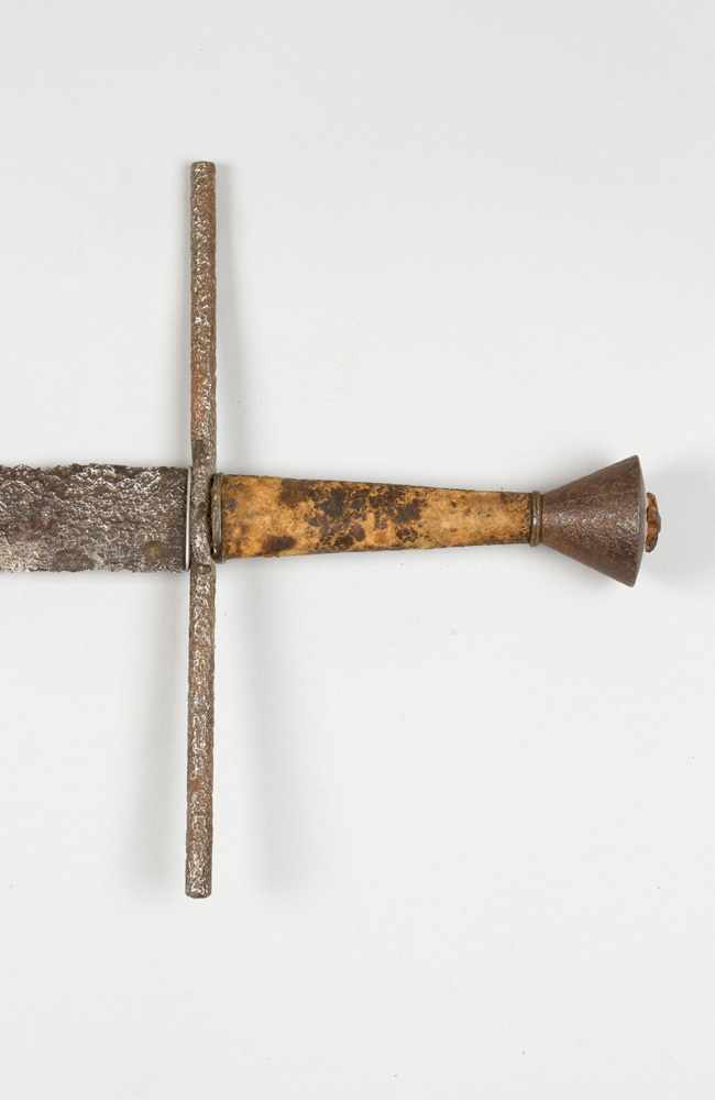 Medieval Iron Sword, iron blade with handprotection, earthfound, partly rusty, with possible later - Image 3 of 3