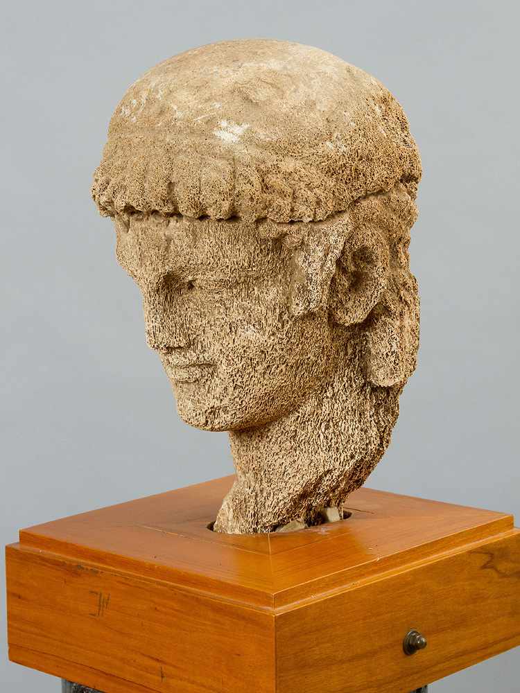 Stoned Wooden or Bone Head, in ancient style of a male youth with fine sculpted profile and curled - Bild 2 aus 3