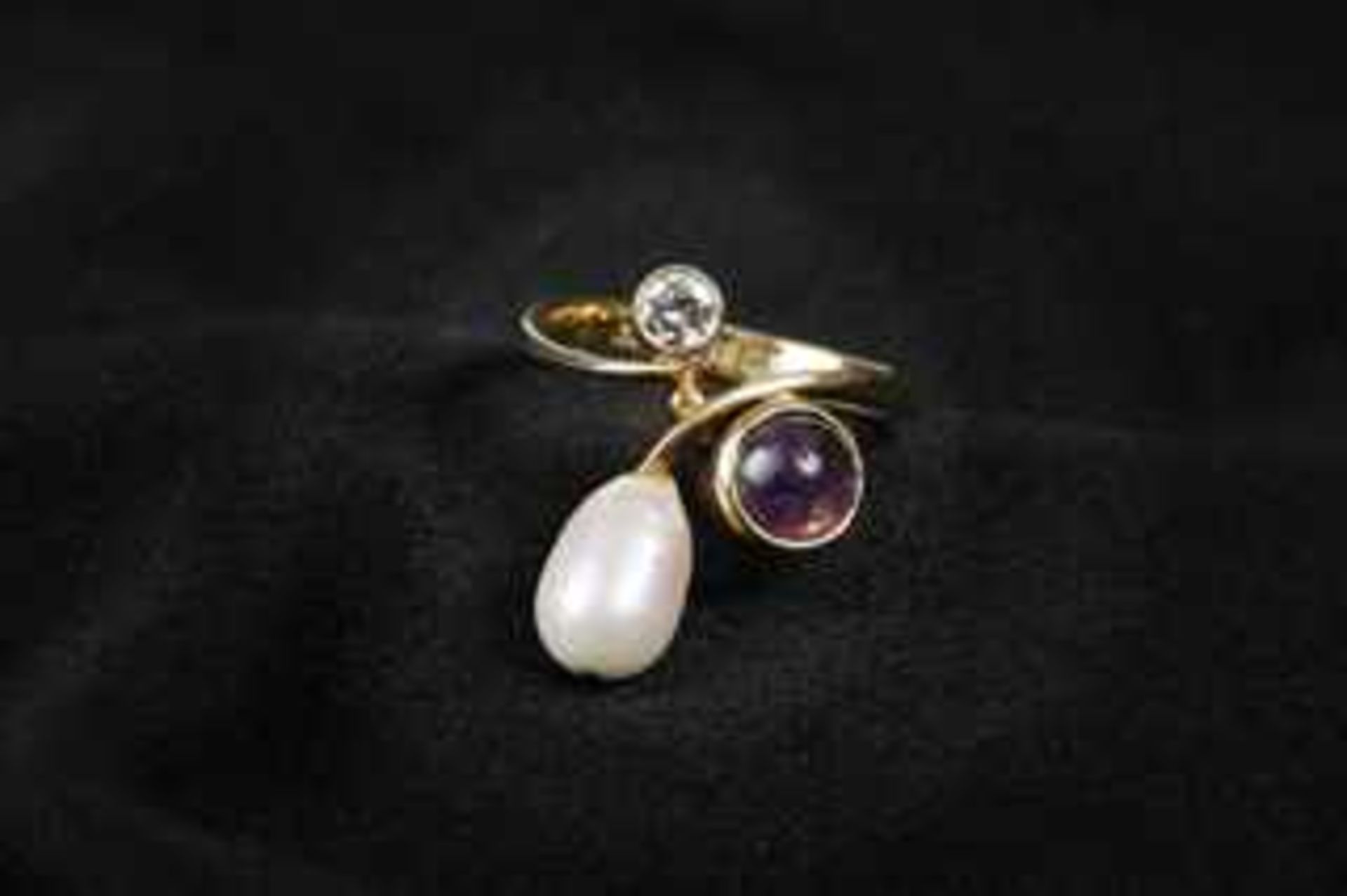 Brillant-Damenring Gold 750, mit je 1 Brillant ca. 0,23 ct, 1 Amethyst und 1Süßwasserkulturperle, RW