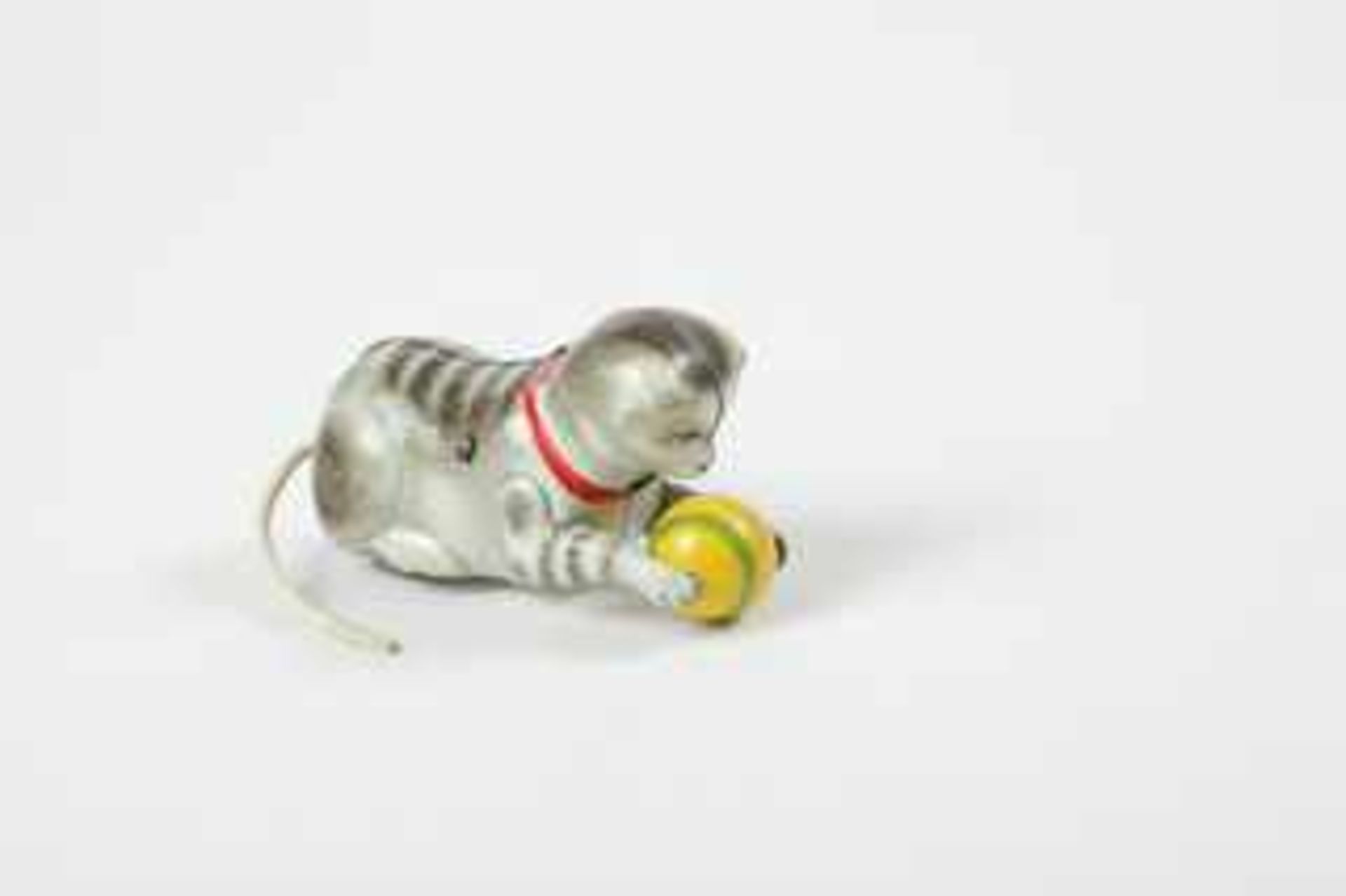 Blechspielzeug-Katze mit Ball, Marke Köhler, Uhrwerkantrieb, lithographiert, Alters- u.