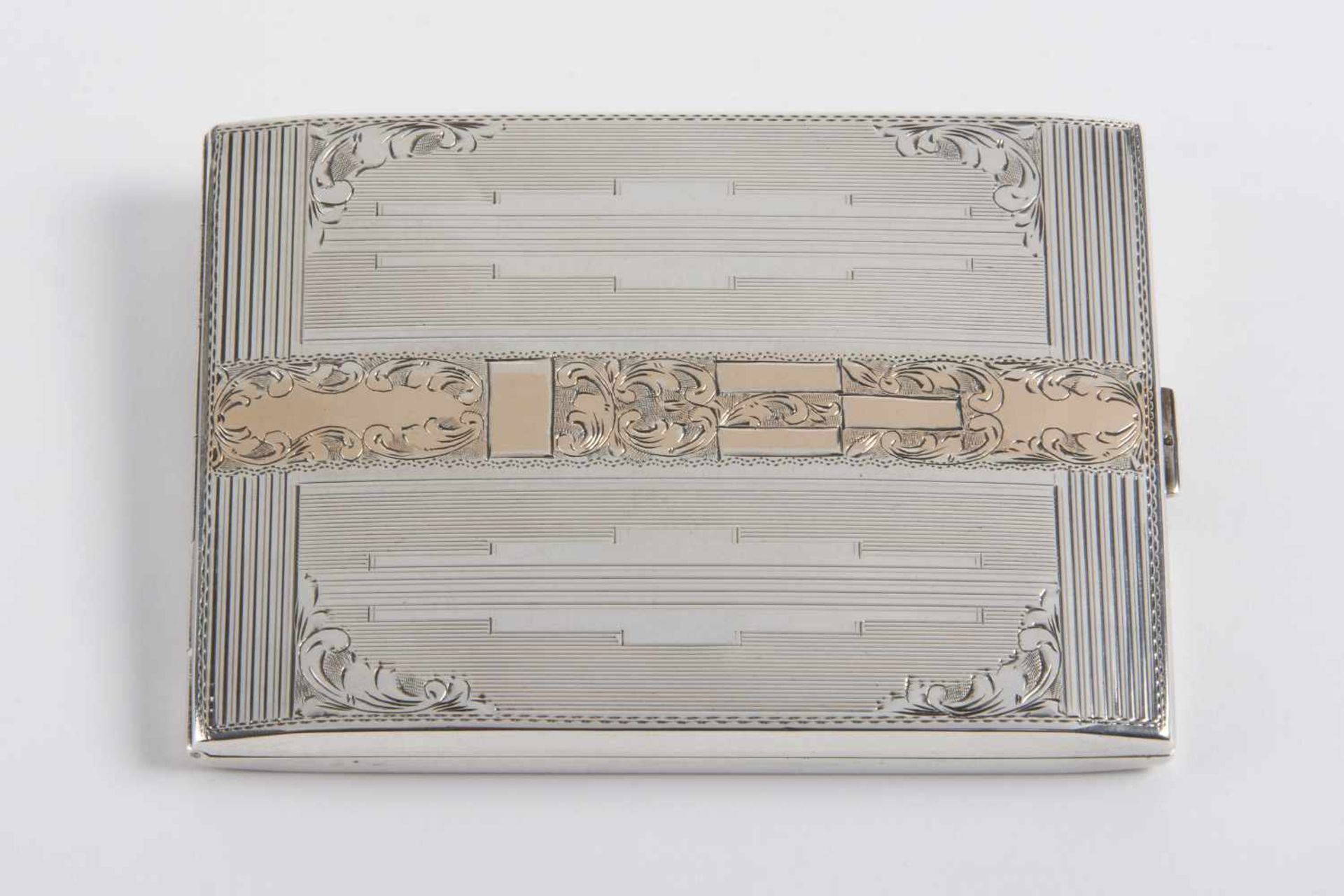 Rechteckiges Zigarettenetui Silber 900, feine Ziergravur, im Mittel vergoldet, 113,2 g;