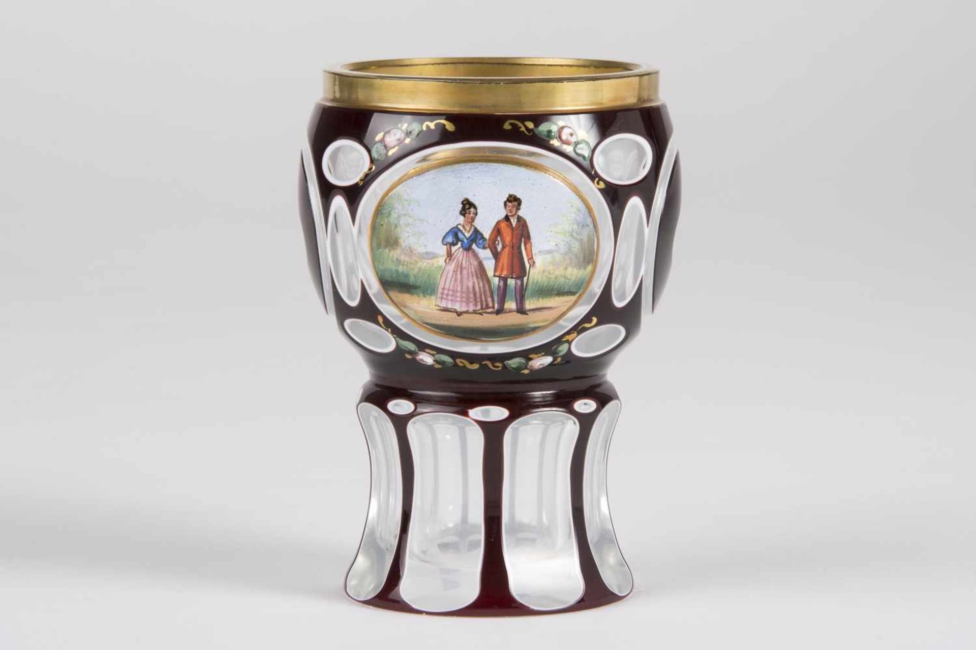 Biedermeier Fußbecher um 1830/1840 farbloses Glas, rotes mit weiß kombiniertes Überfangglas in