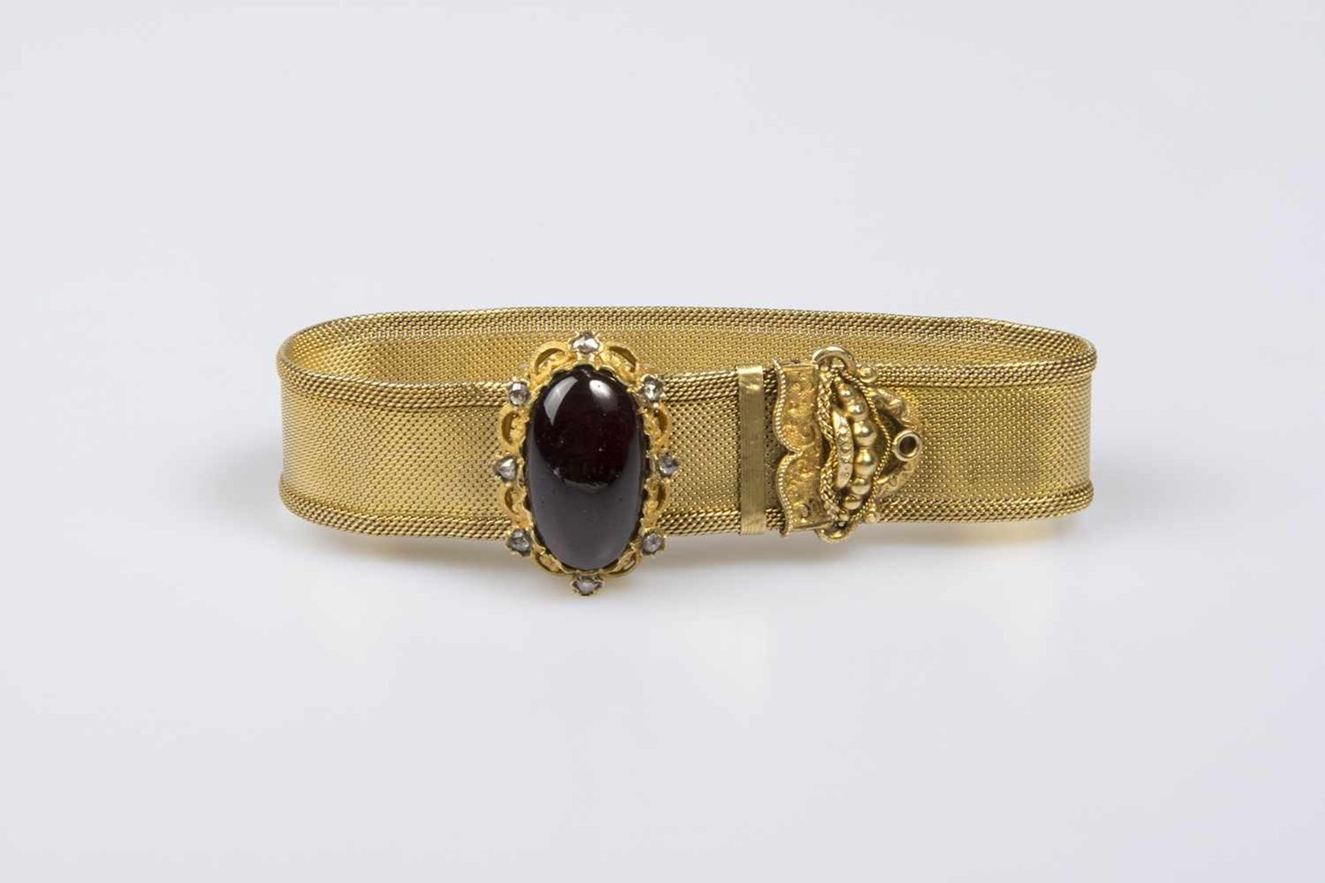 Biedermeier-Armband Gold 580 mit Diamantrauten und 1 ovaler Schmuckstein ( Almandin ),