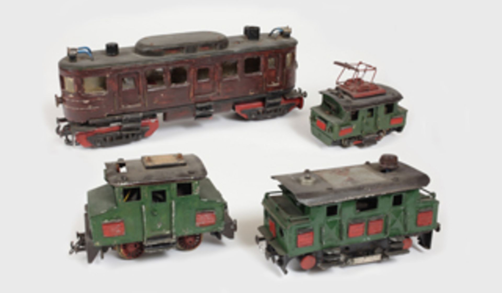 Eisenbahnen - Dekorationsstücke bestehend aus: 1 Personentriebwagen, 3 Verschublokomotiven,