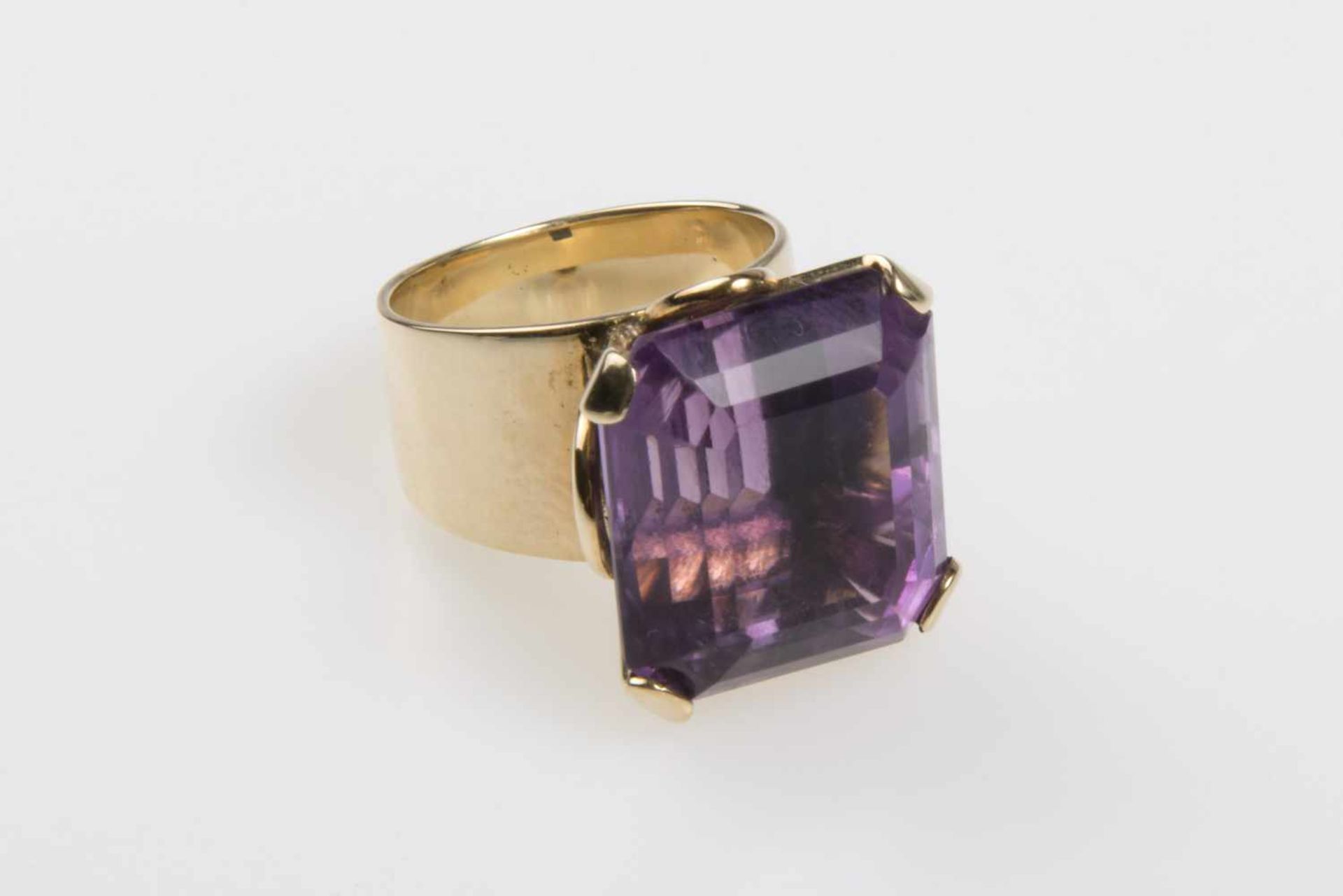 Damenring Gold 585, mit 1 Amethyst, in Krappenfassung, RW 50, 12,9g, gebraucht;