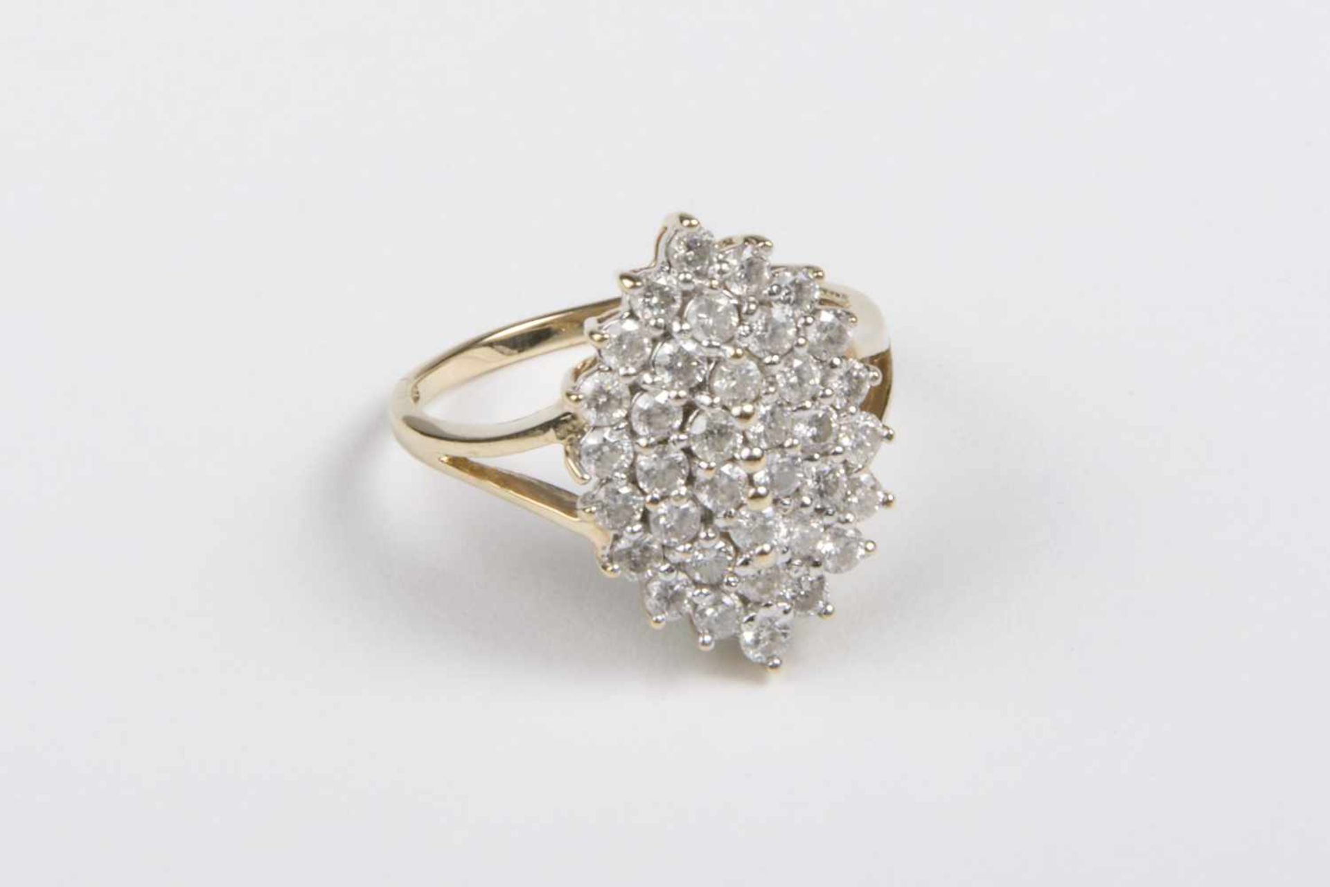 Brillant-Damenring, zus.ca.1,80 ct Gold 585, mit Brillanten, in Krapenfassungen, RW 59, 4,1 g;