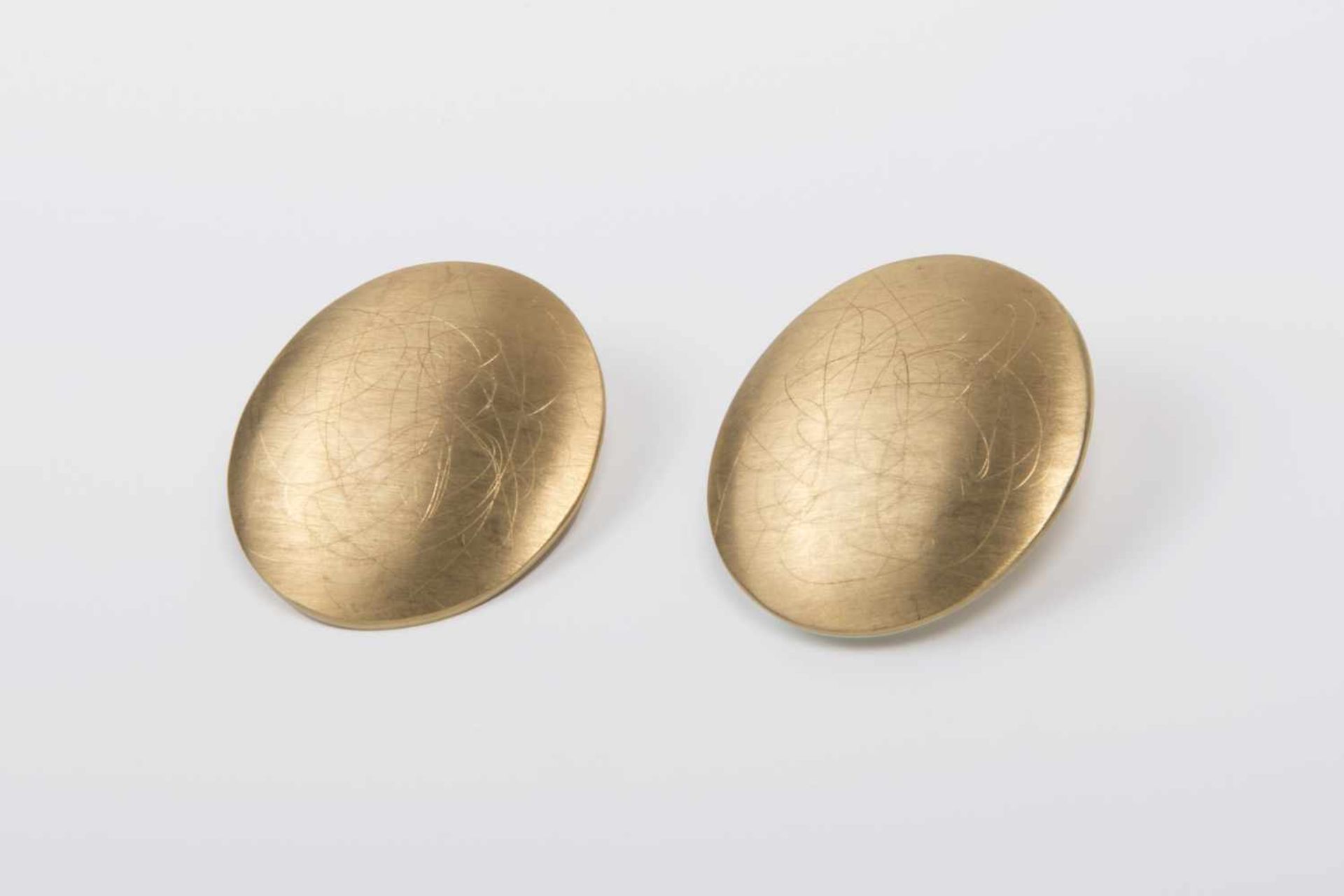 Paar Ohrklipse Gold 750, teilweise mattiert, 26,2 g;