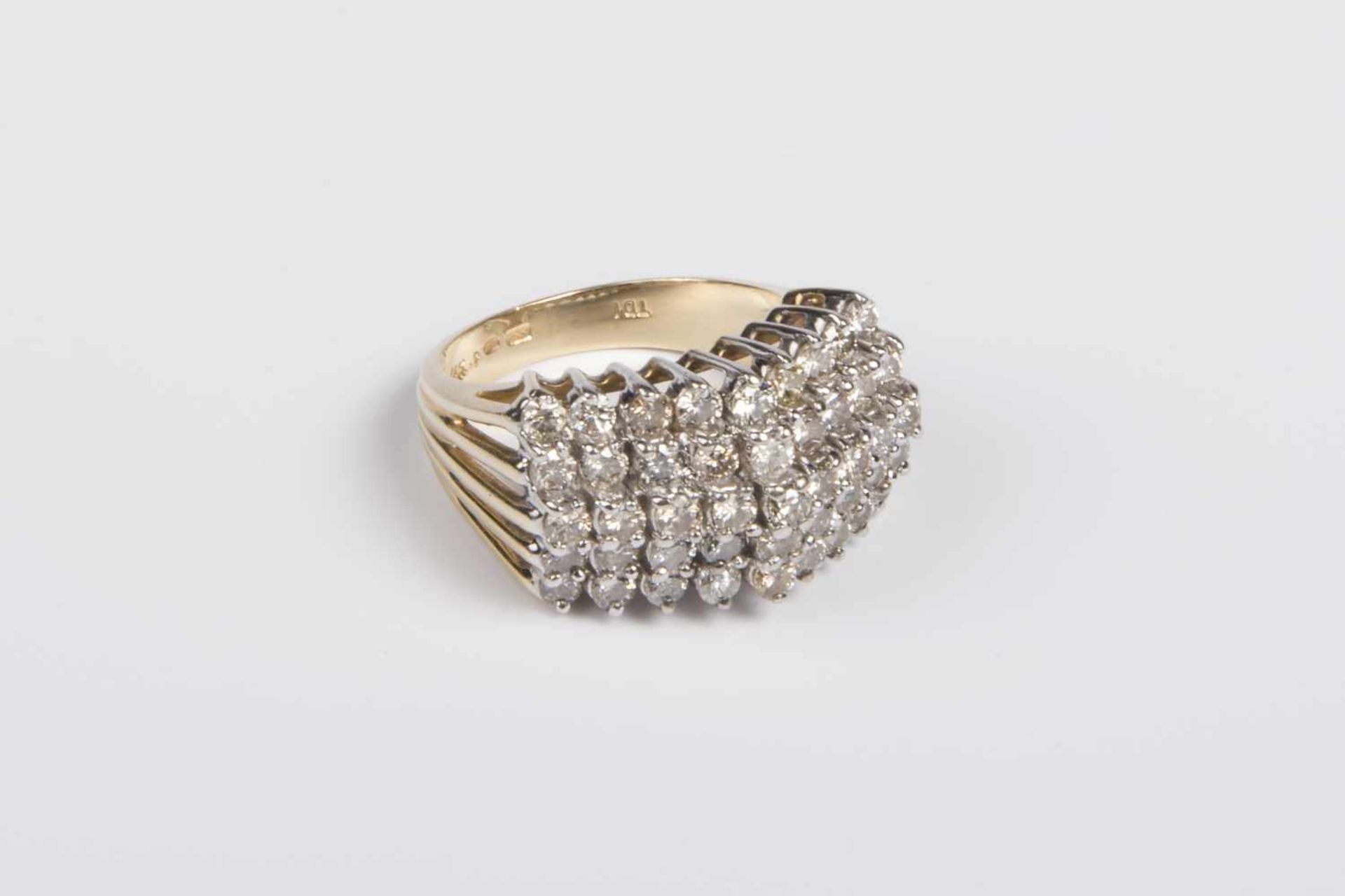 Brillant-Damenring zus. ca 1,70 ct. Gold 585 mit Brillanten zus.ca.1,70 ct., RW 52, 8,7 g;