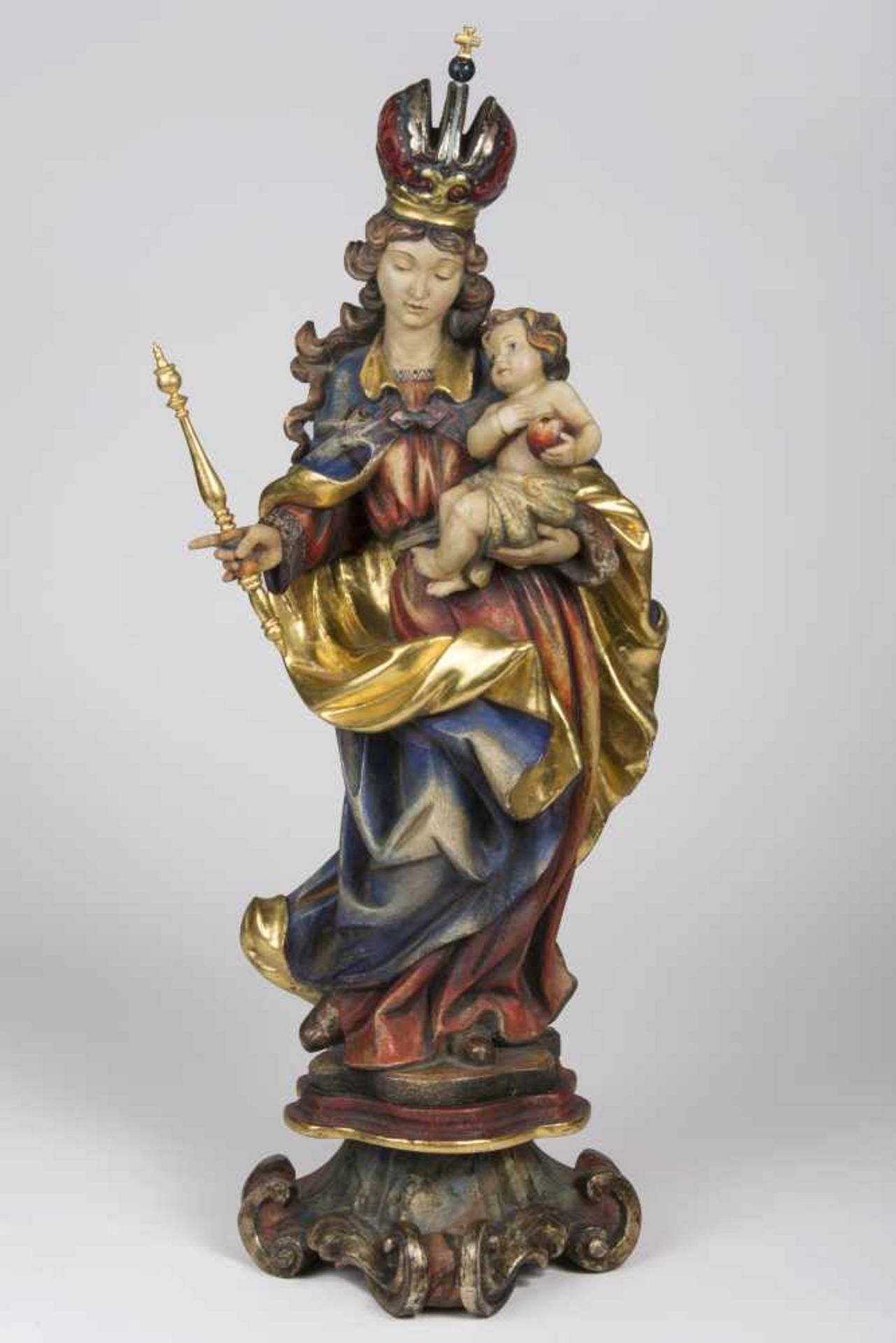 Skulptur, Patrona BavariaeMadonna mit Kind, Krone und Zepter, Holz geschnitzt, farbig und gold