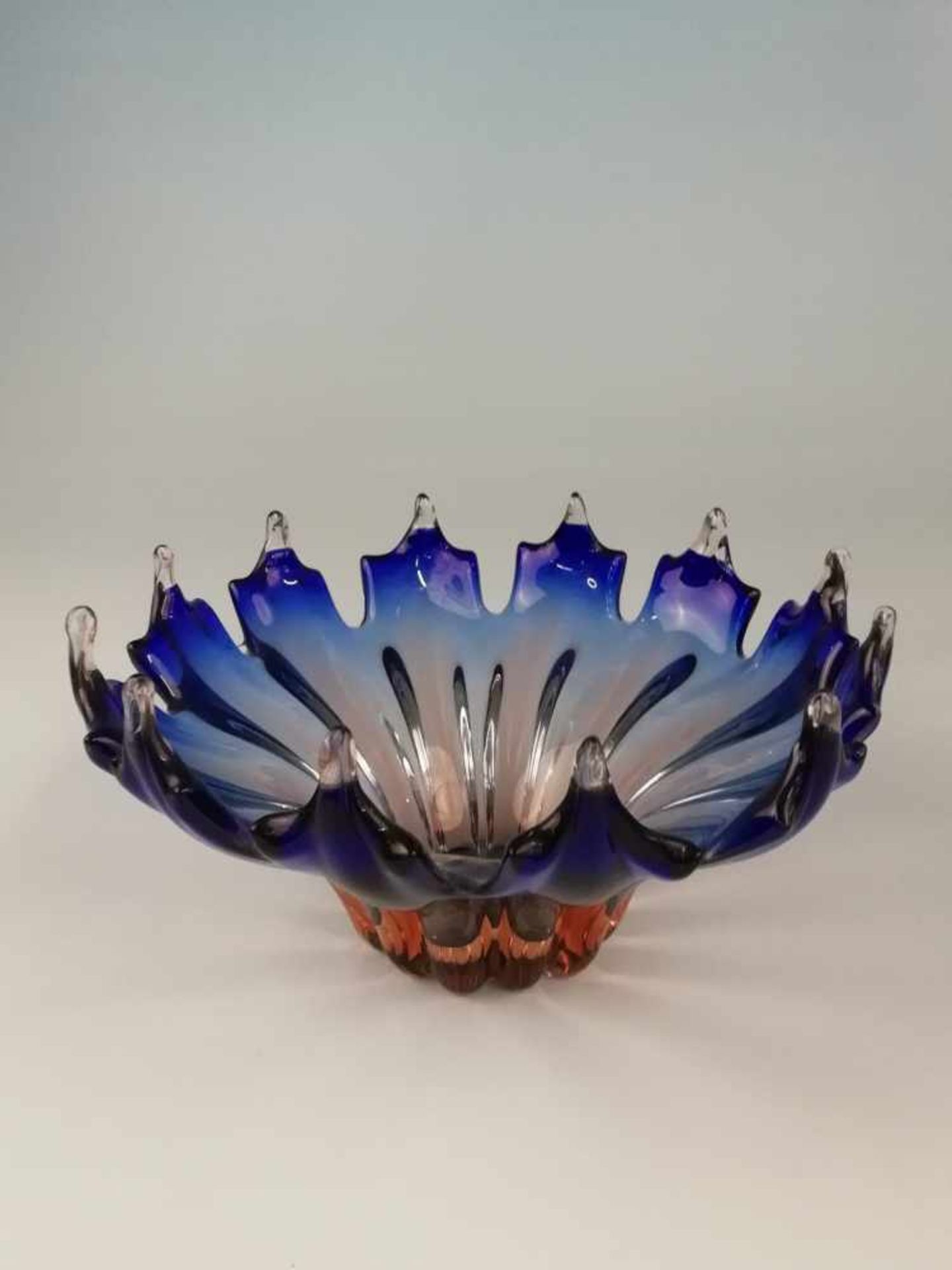 Murano-Schüssel farbloses, rosé und blaufarbenes Glas, handverarbeitet, Dm. ca. 30 cm;