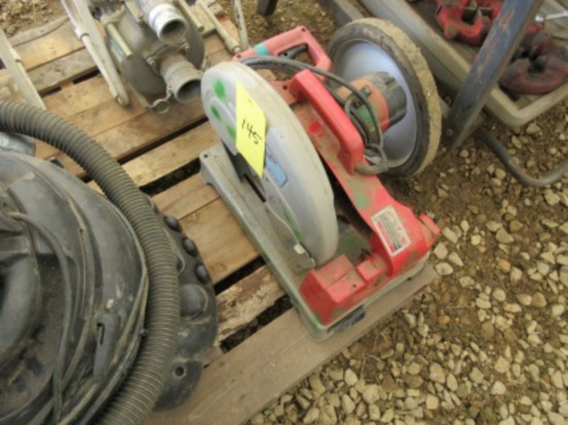 Milwaukee 14'' elec. chop saw (runs but has missing blade attachment parts)