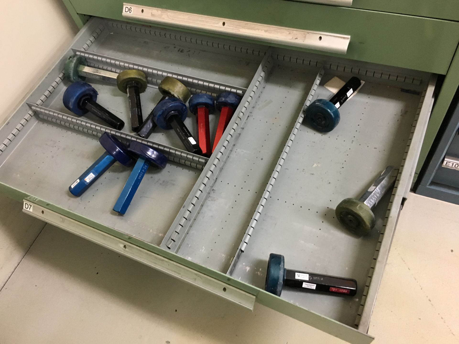 LISTA HEAVY DUTY TOOL CABINET WITH CONTENTS (THREAD GAGES) (*See Photos) - Bild 8 aus 9