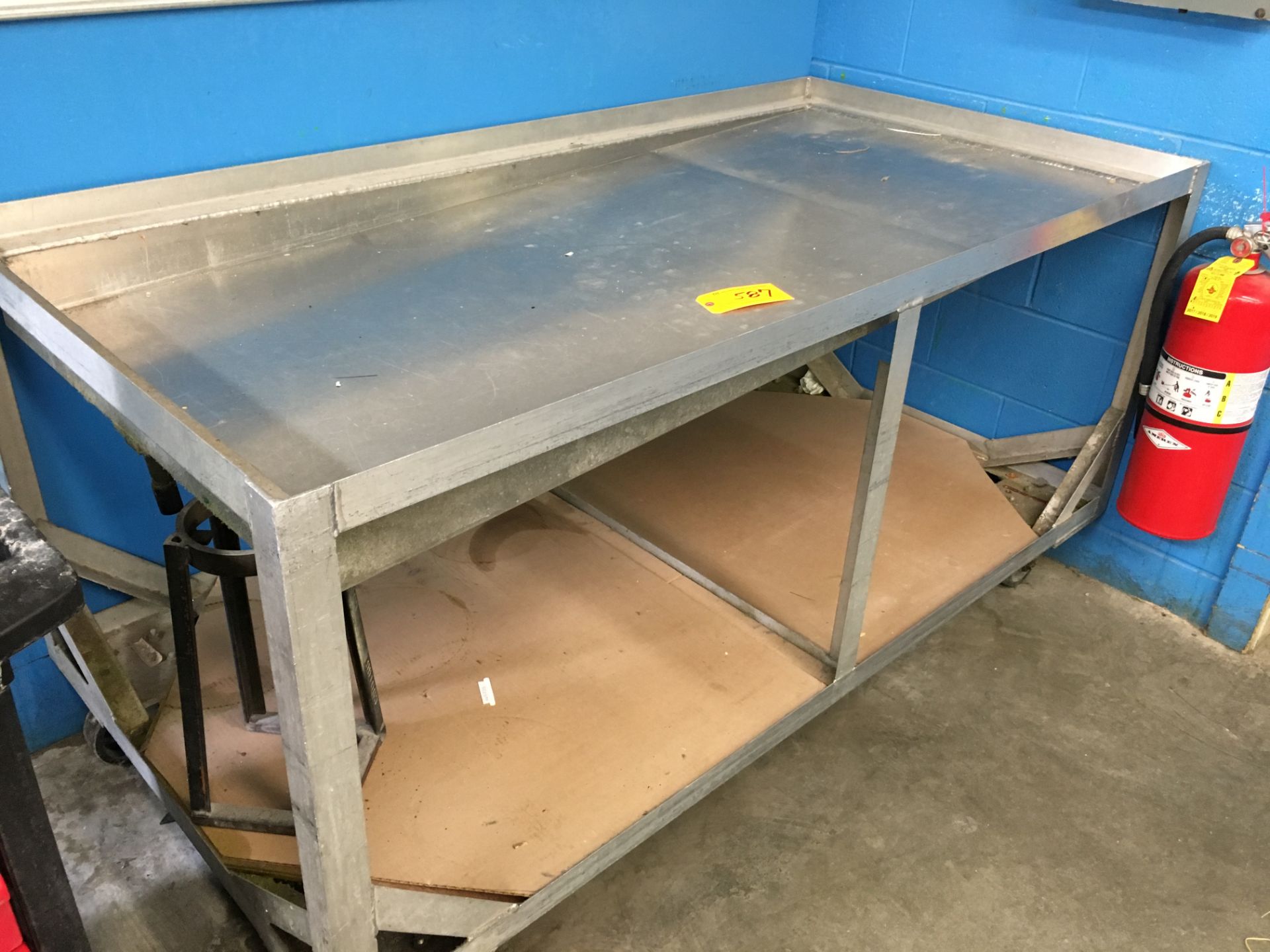 STAINLESS STEEL WASH TABLE