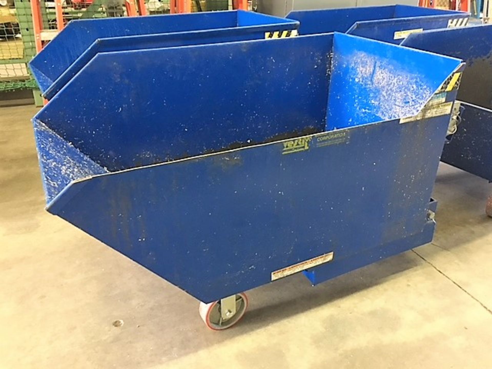 PORTABLE SELF-DUMPING HOPPER (ONE EDGE HAS BEEN CUT DOWN)