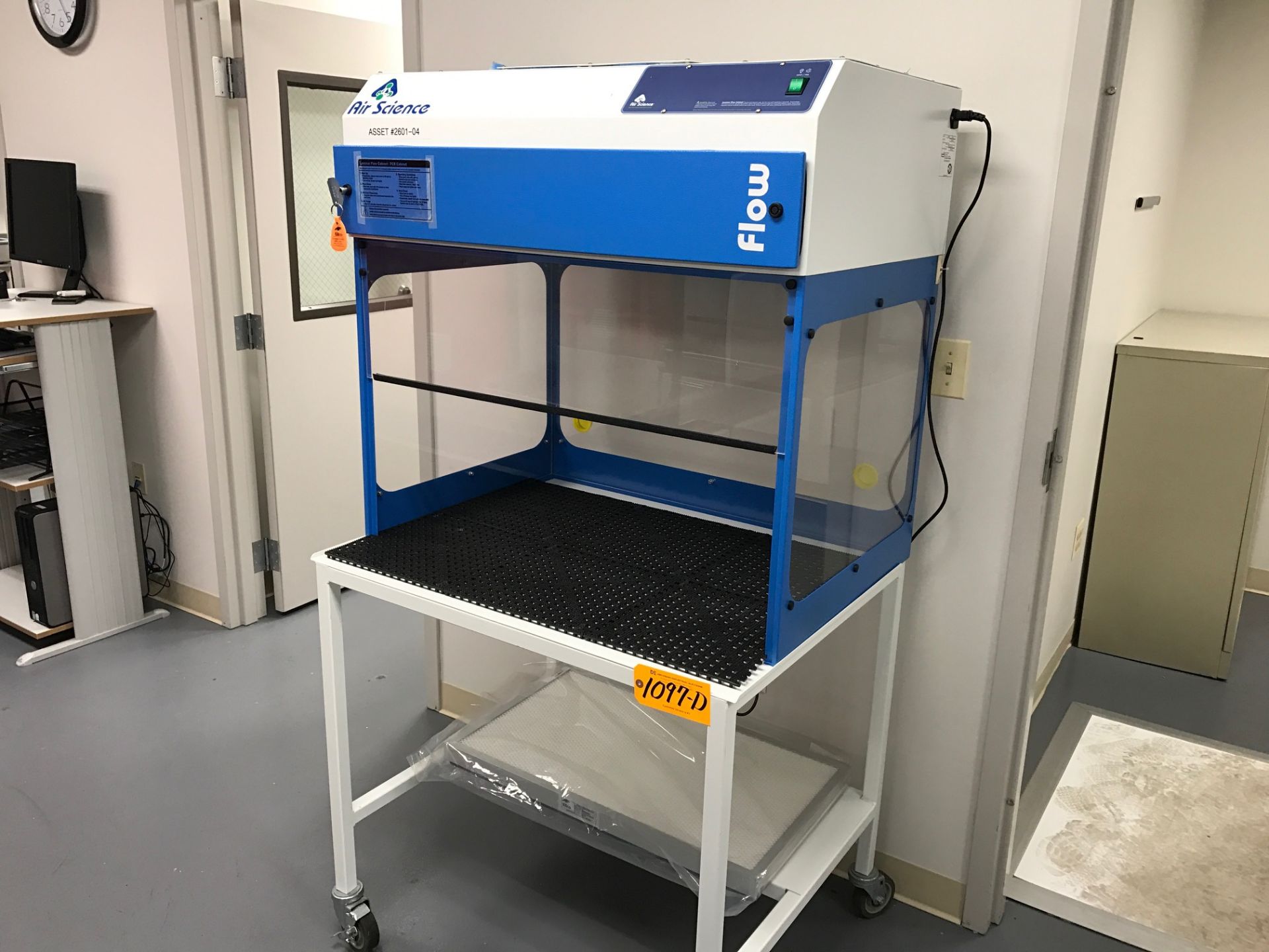 AIR SCIENCE 36" LAMINAR FLOW-PCR CABINET (NEW 2014)