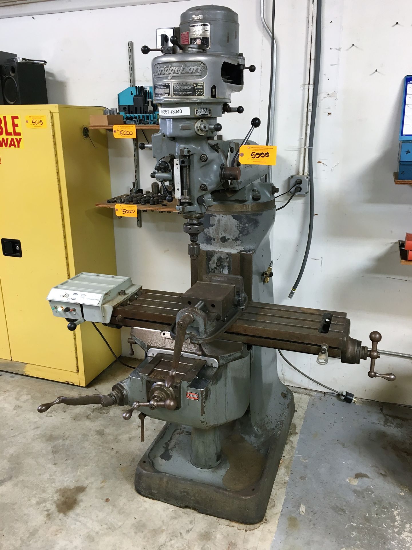 BRIDGEPORT 1 HP VERTICAL MILLING MACHINE WITH 9'' x 36'' TABLE, P.F. VISE & TOOLING