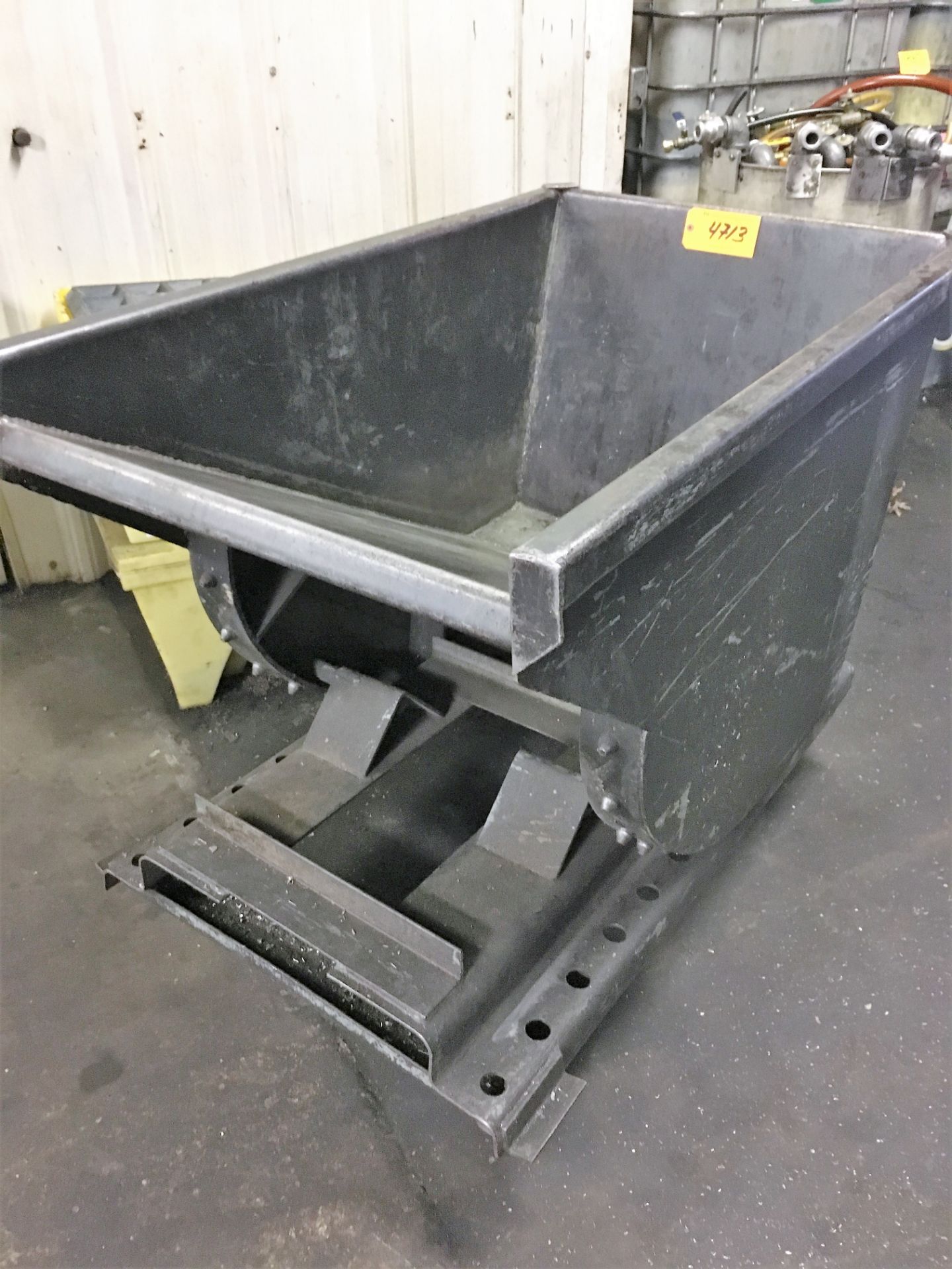 WRIGHT PORTABLE SELF-DUMPING HOPPER