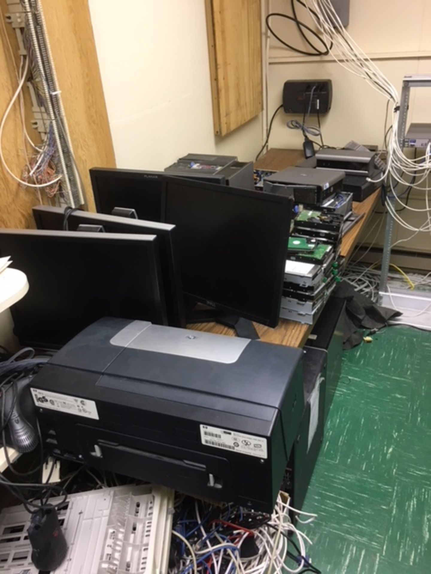 CONTENTS of ROOM (COMPUTERS & IT EQUIPMENT) (NOTE: THE SPLIT TYPE AIR CONDITIONER IS NOT INCLUDED) - Image 8 of 9