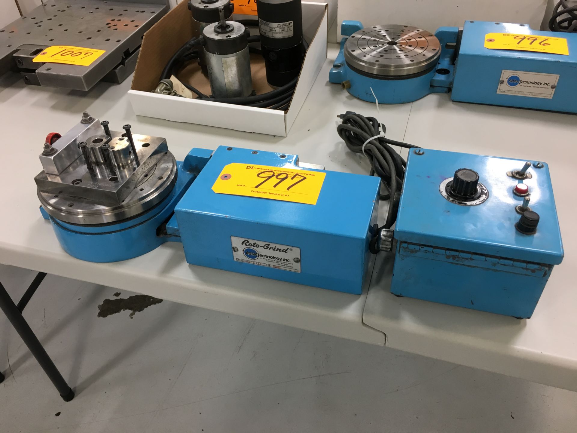 ROTO-GRIND # 407-V-LAB GRINDING FIXTURE, S/N 5089