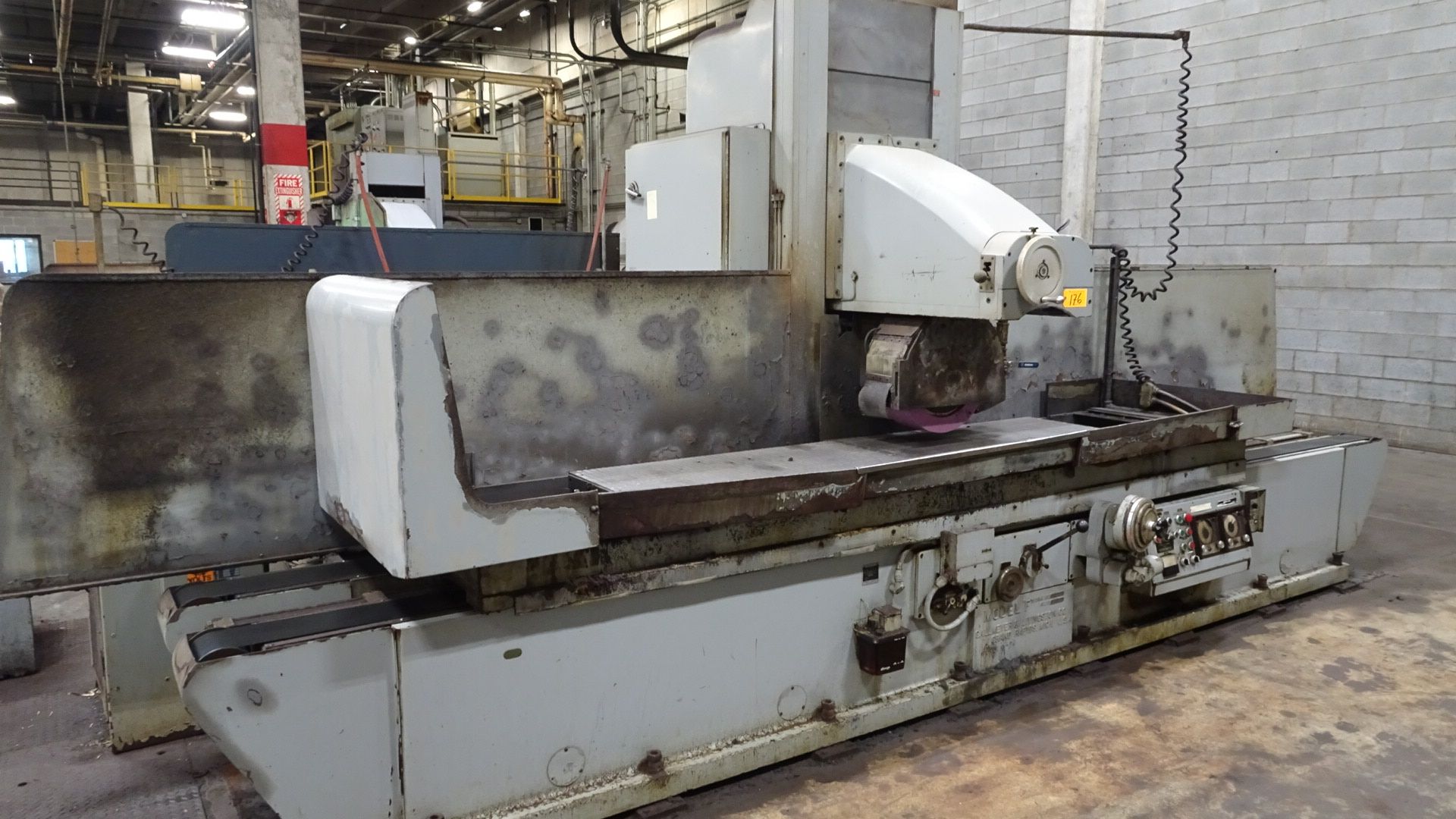 Gallmeyer & Livingston Model F 24'' x 96'' Hydraulic Surface Grinder with Incremental Downfeed, 24'' - Image 2 of 4