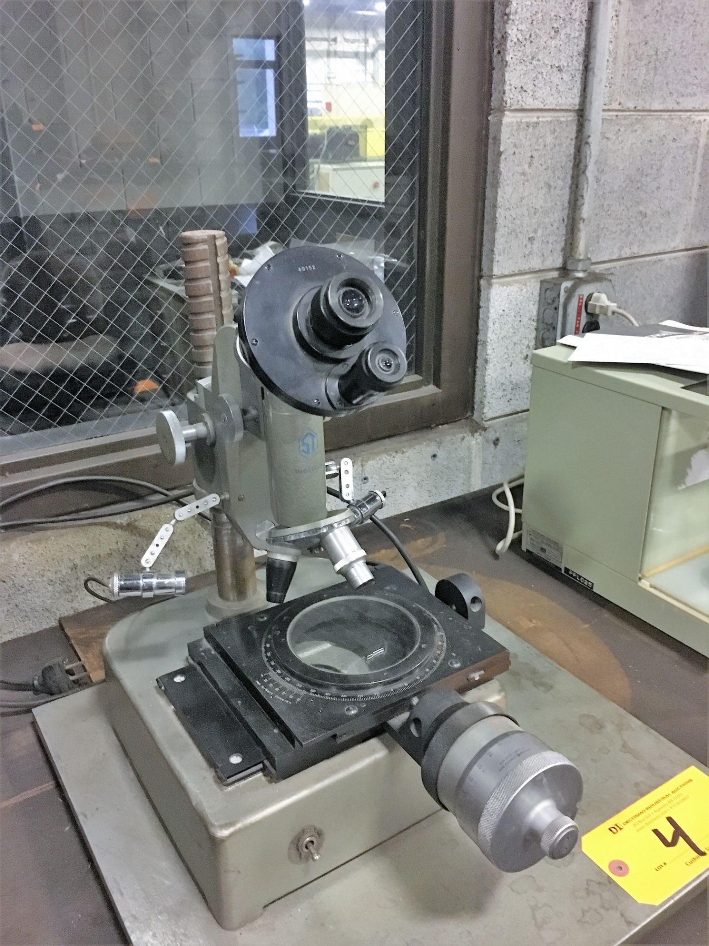 Scherr-Tumico Tool Makers Microscope - Image 2 of 2