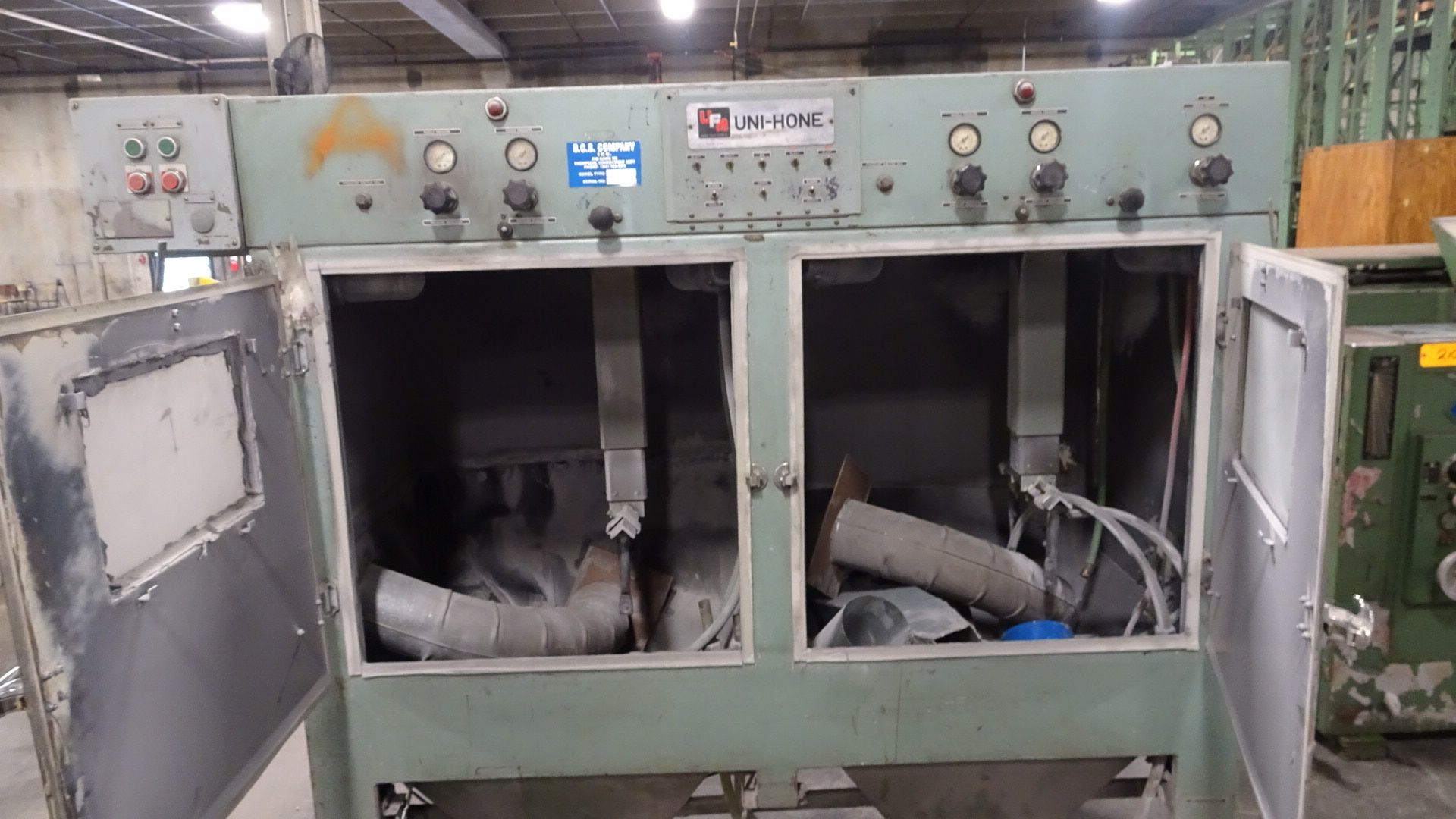 Uni-Hone Pass Through Blast Cabinet with (4) Guns, Air Wash - Image 2 of 2