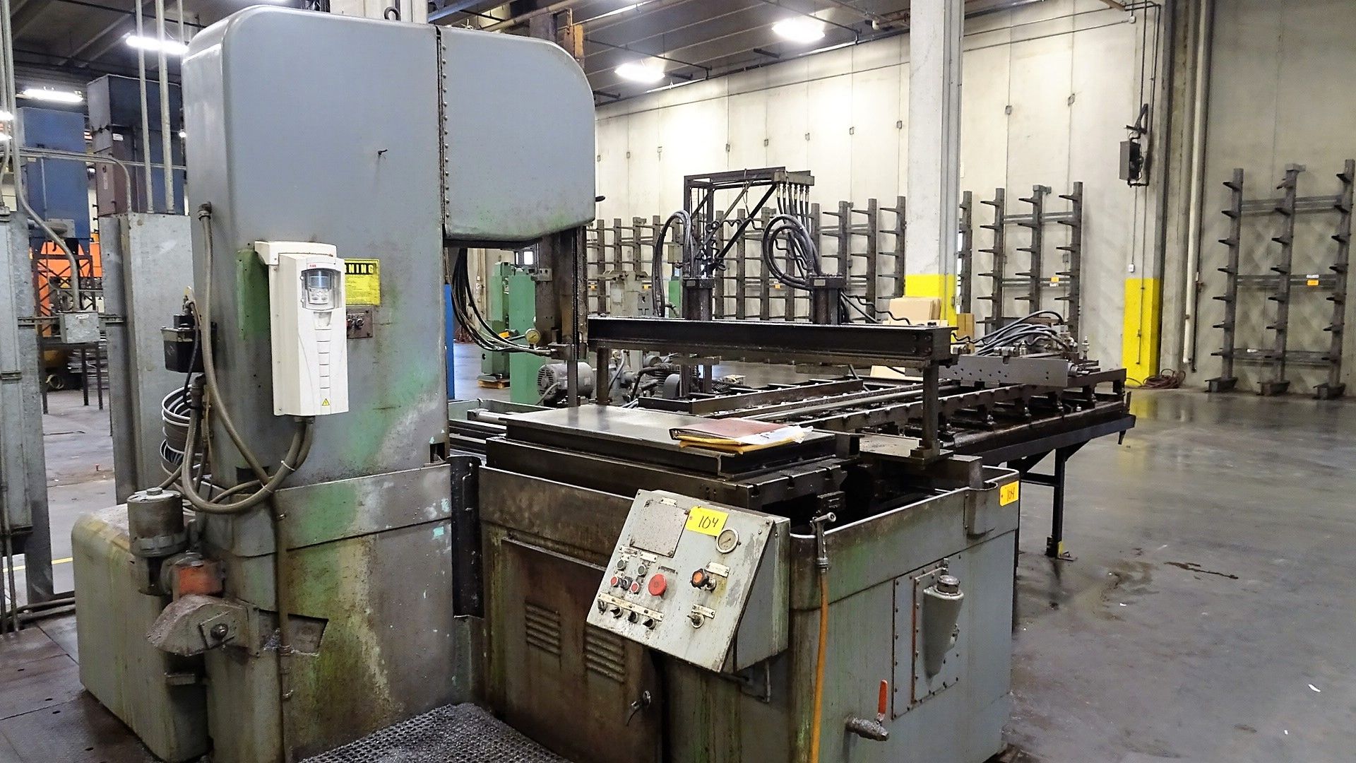 Do-All Vertical Metal Cutting Bandsaw with 11' x 7' Hydraulic Material Feed Table, Hydraulic - Image 3 of 4