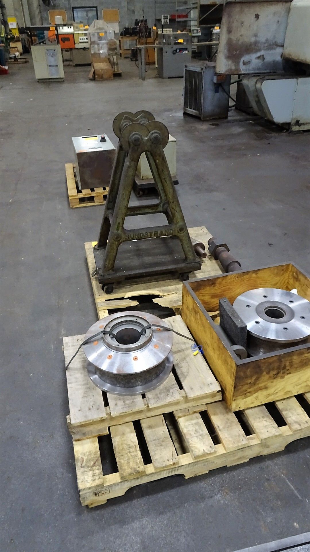 Sundstrand Wheel Balancer with Arbors & Wheel Adapters - Image 2 of 2