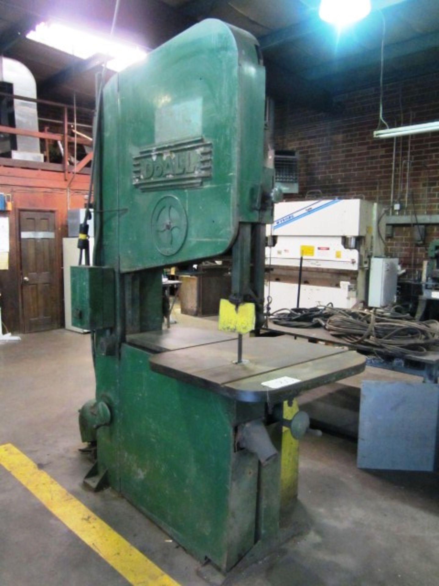 Do-All 35'' Vertical Bandsaw with 31'' x 36'' Worktable, Variable Blade Speeds, sn:31-50187