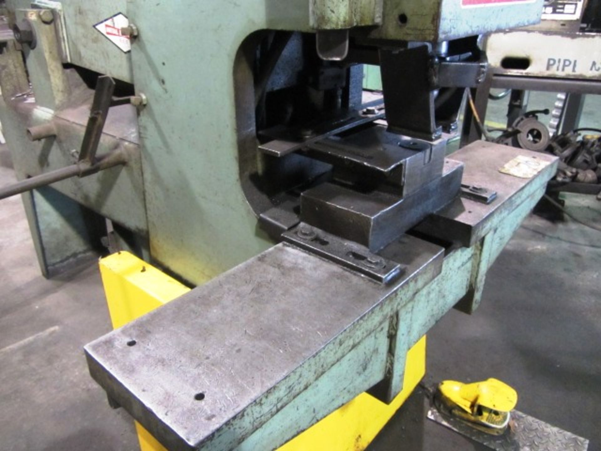 Metal Muncher Model MM61E 49 Ton Hydraulic Iron Worker with 3/4'' Punch, 12'' x 1/4'' Shear, 4'' x - Image 4 of 7