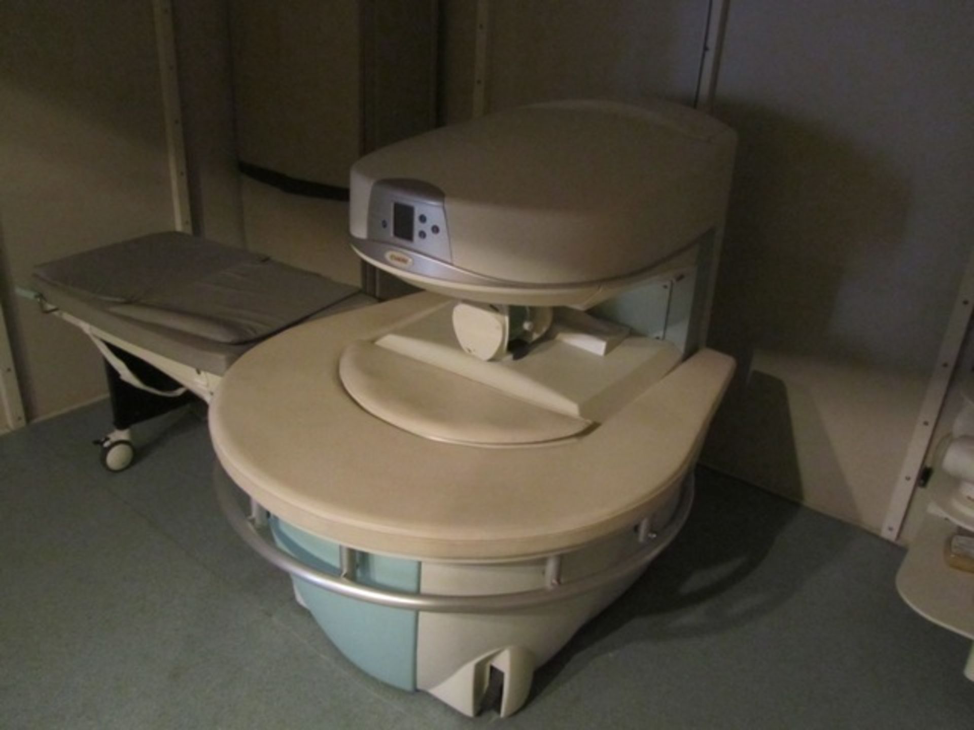 Contents of MRI Room consisting of Esaote EScan Opera MRI Machine, sn:02703, Work Desk, Monitor* - Image 4 of 7