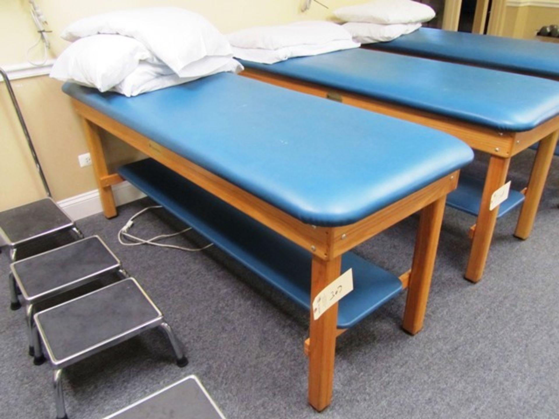 Dynatronics Exam Table*located Orland Park, IL