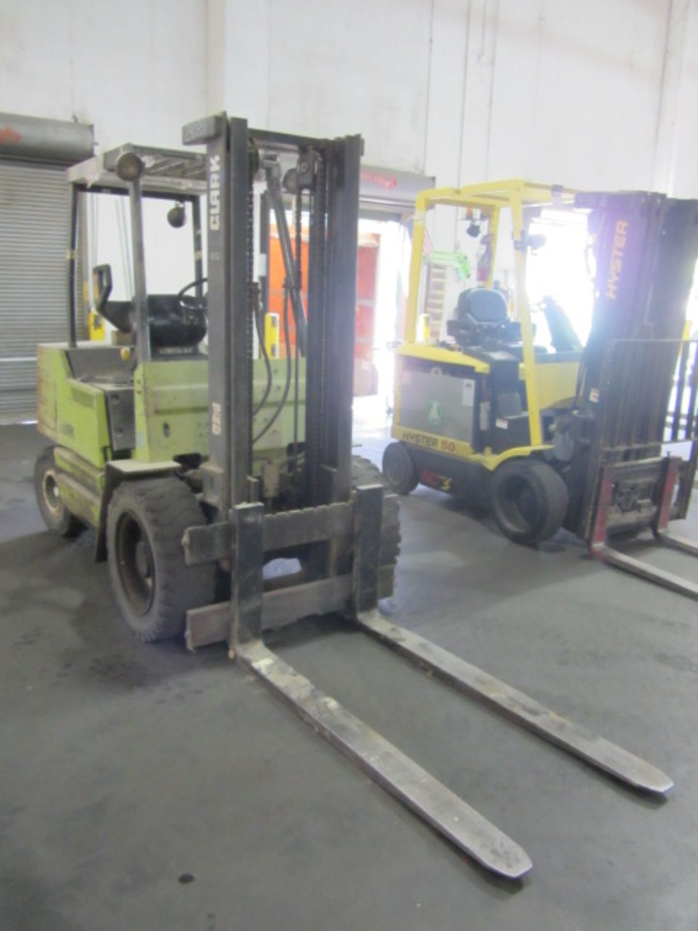 Clark Model GPS30MC 6000lb Capacity Gas Forklift with 2-Stage Mast, 60'' Forks, sn:GP138MC-0077- - Image 6 of 7