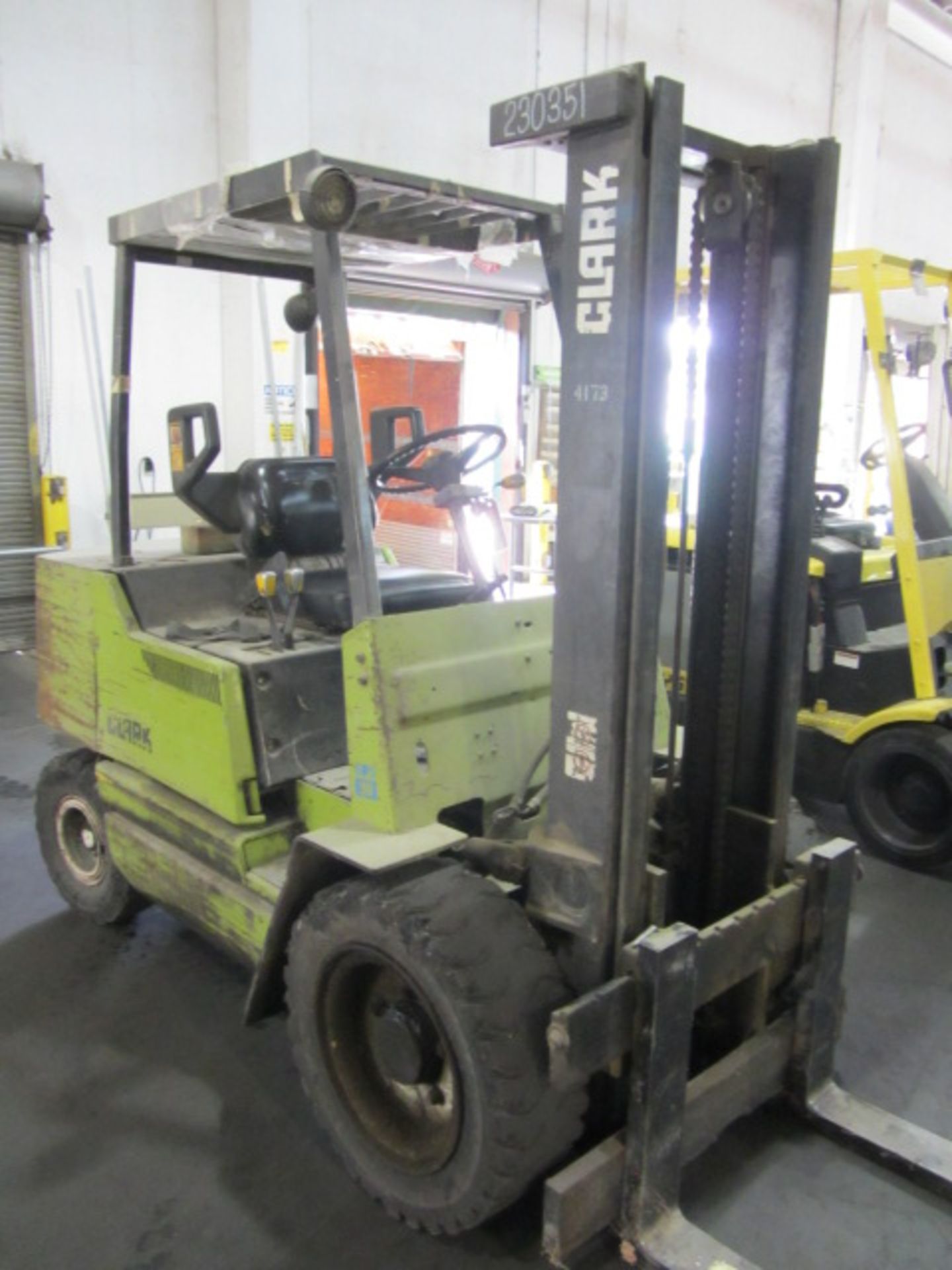 Clark Model GPS30MC 6000lb Capacity Gas Forklift with 2-Stage Mast, 60'' Forks, sn:GP138MC-0077- - Image 4 of 7