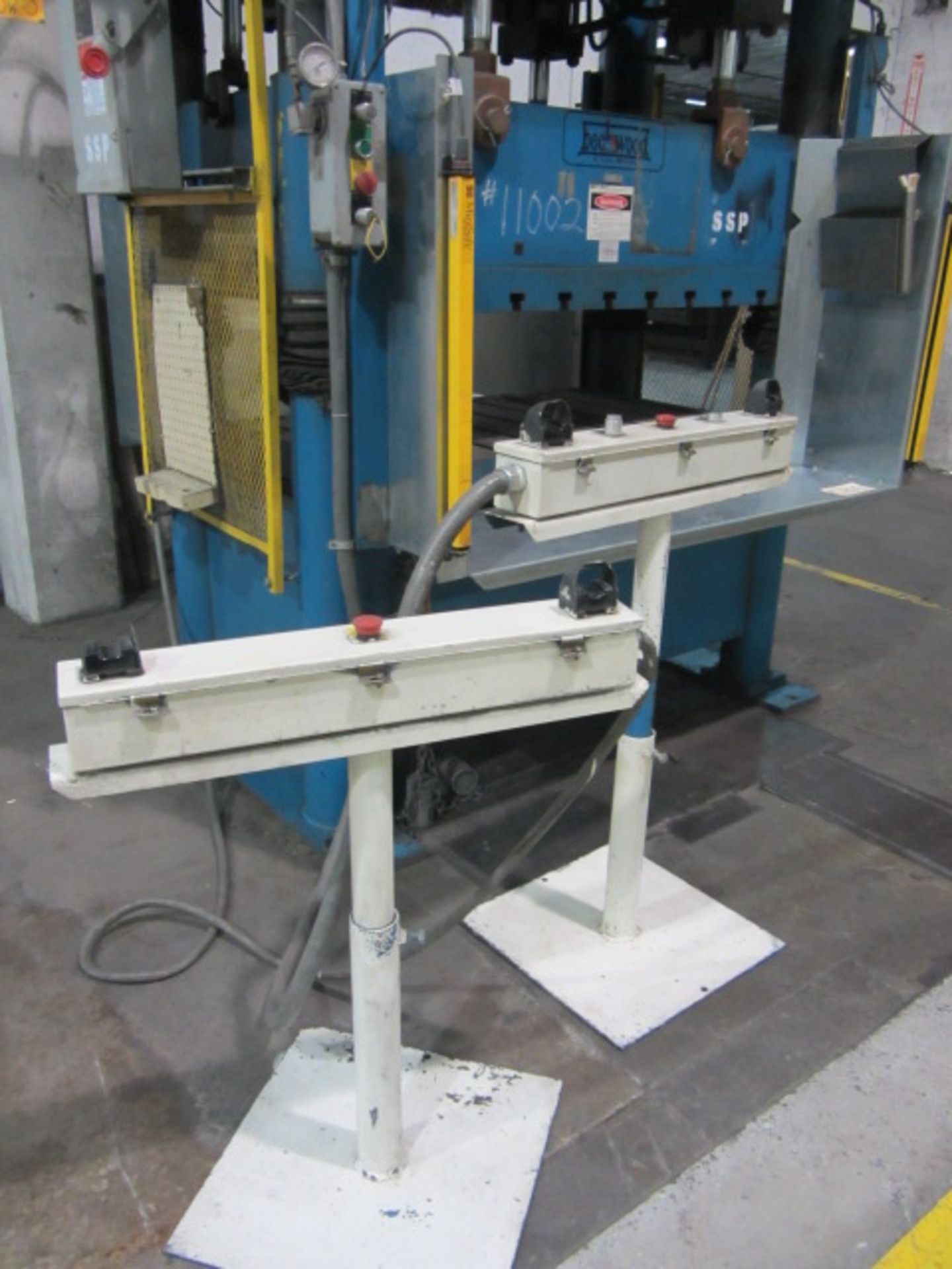 Beckwood Model 200P3254 200T 4-Post Hydraulic Press with 32'' x 54'' T-Slot Bed & Ram, 8'' Stroke, - Image 3 of 9