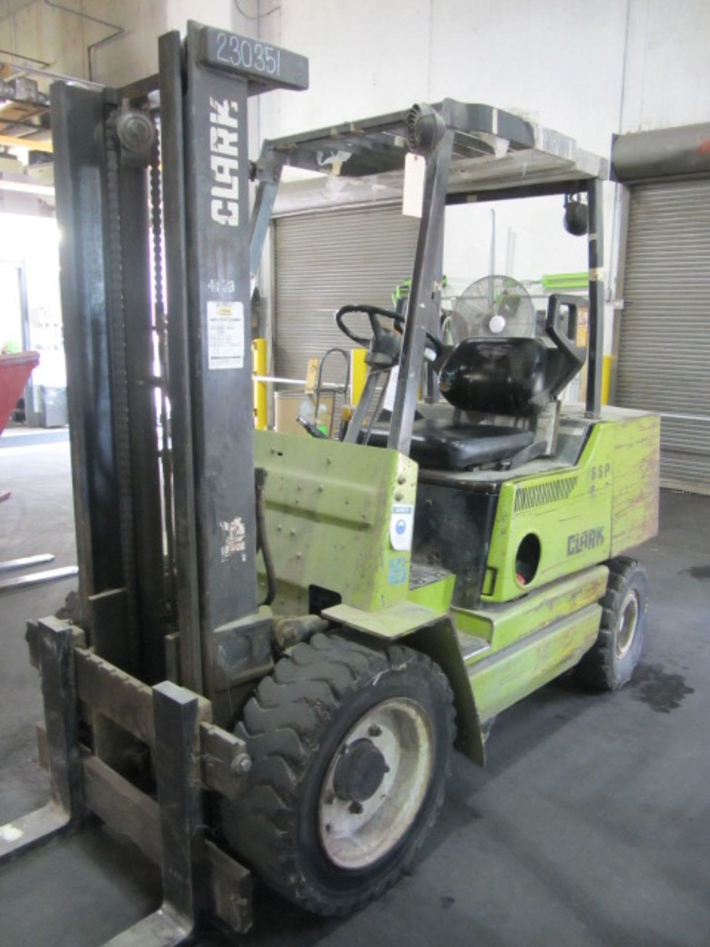 Clark Model GPS30MC 6000lb Capacity Gas Forklift with 2-Stage Mast, 60'' Forks, sn:GP138MC-0077- - Image 3 of 7