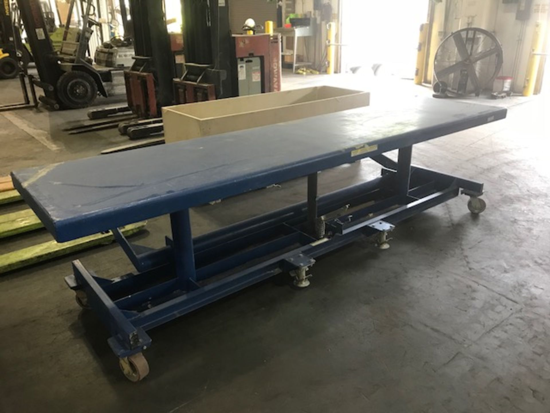 Vestil 30'' x 144'' Portable Hydraulic Lift Table