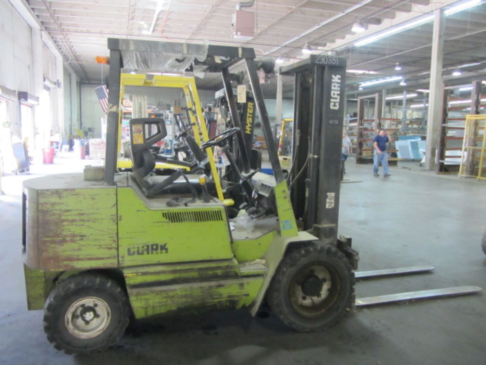 Clark Model GPS30MC 6000lb Capacity Gas Forklift with 2-Stage Mast, 60'' Forks, sn:GP138MC-0077- - Image 5 of 7