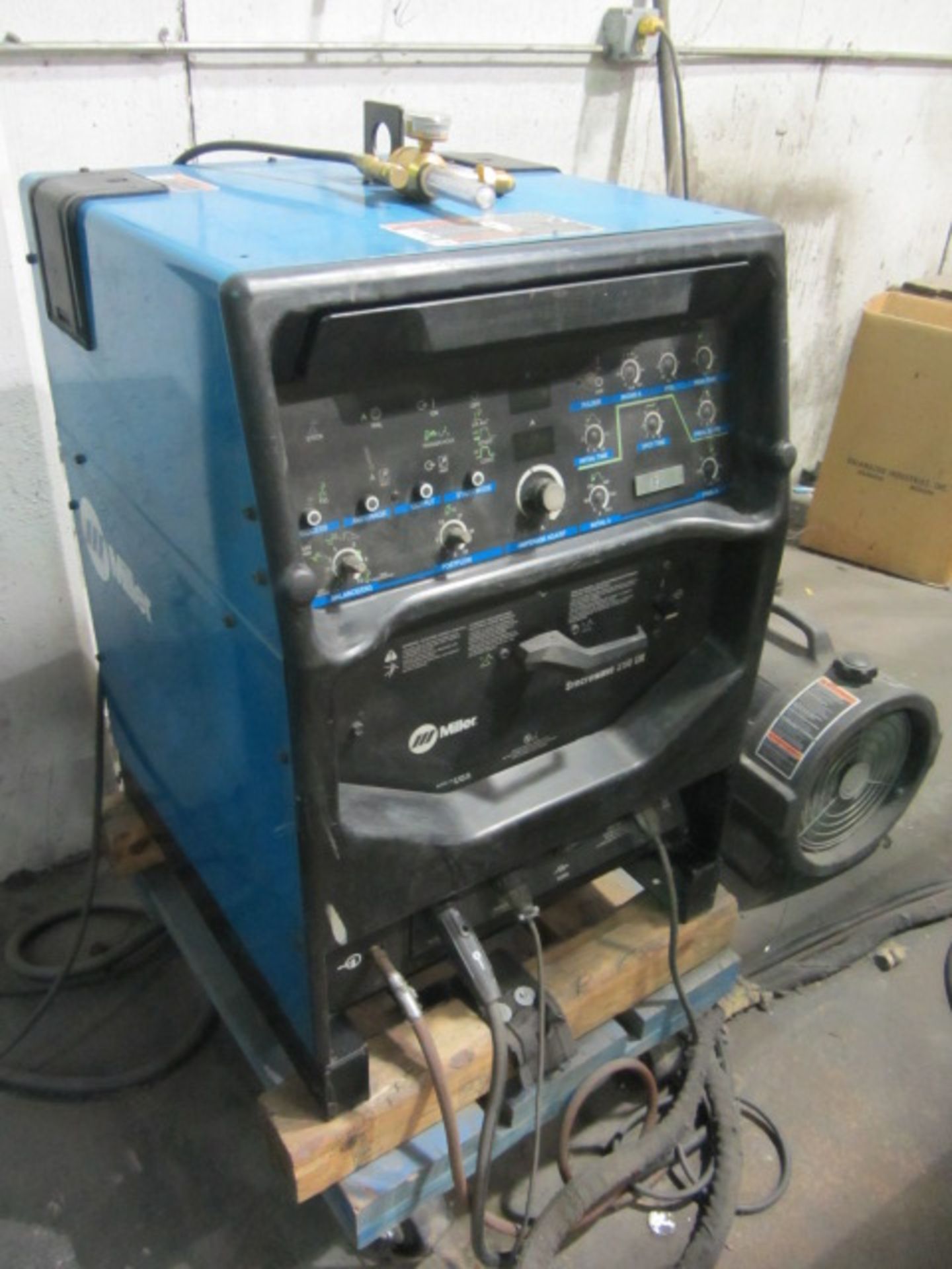 Pandjiris Model 120E9-36 10' Horizontal Seam Welder with Miller Variable Speed Control, Remote - Image 4 of 7