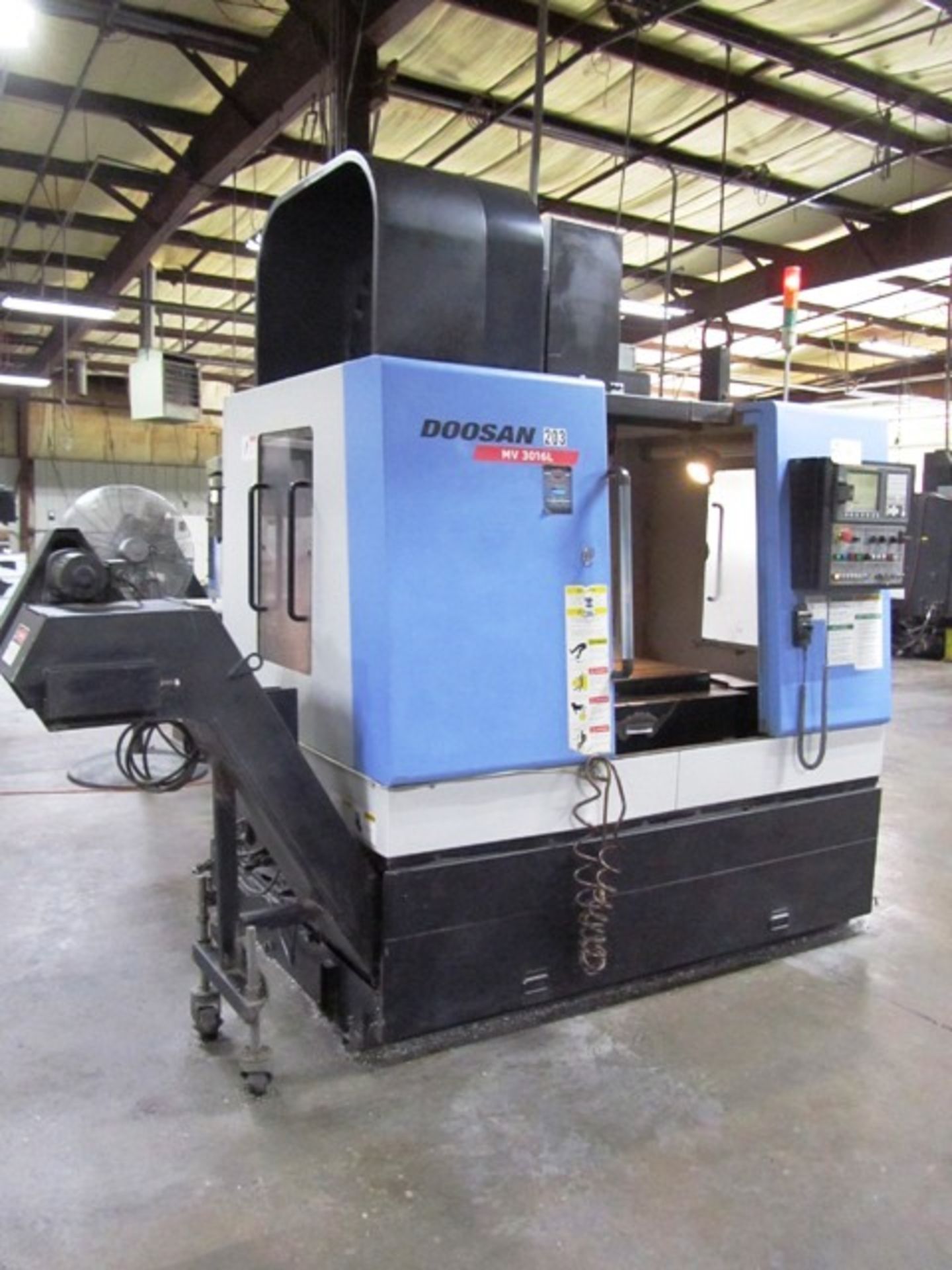Doosan MV 3016L CNC Vertical Machining Center with 37'' x 17'' Worktable, #40 Taper Spindle Speeds - Image 4 of 5